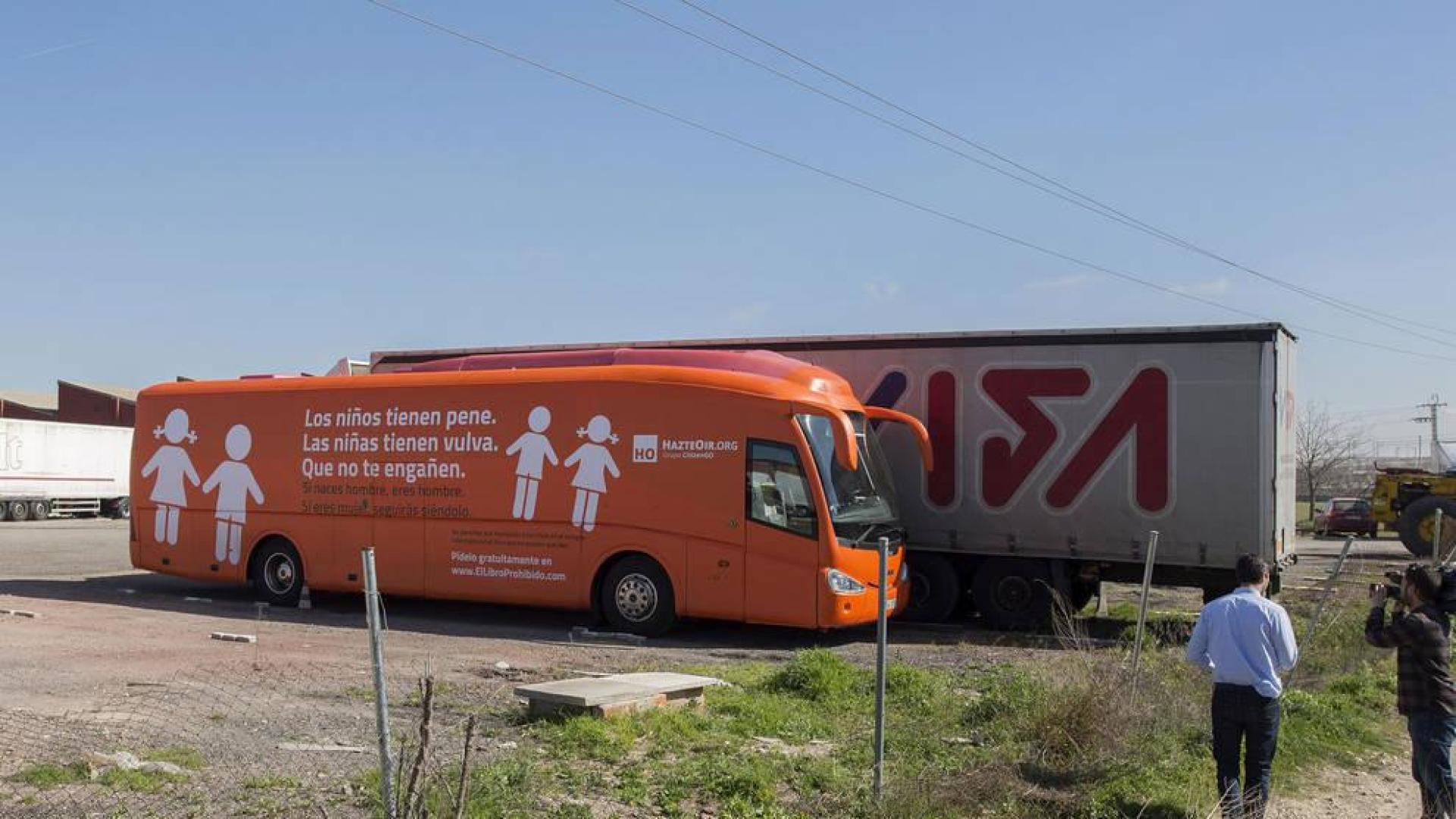 HazteOír: "No haremos nada con el autobús hasta que se aclare jurídicamente"
