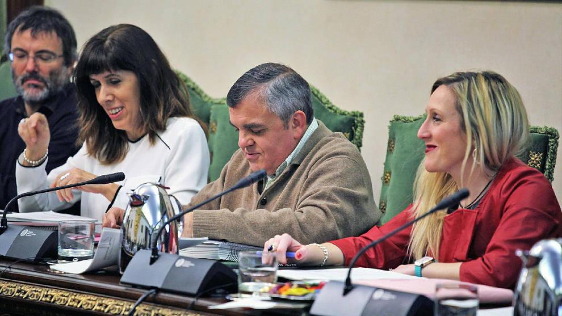 Mikel Armendáriz (Geroa Bai) y los socialistas Maite Esporrín, Eduardo Vall y Patricia Fanlo.
