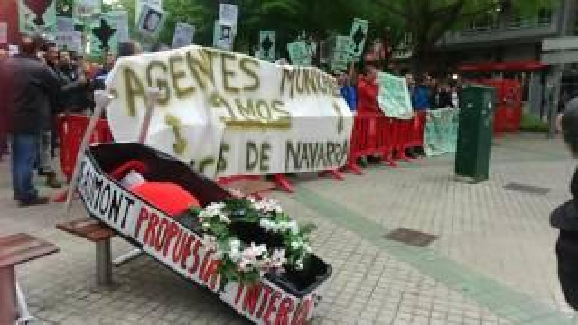 Concentración de Policía Foral ante el Parlamento