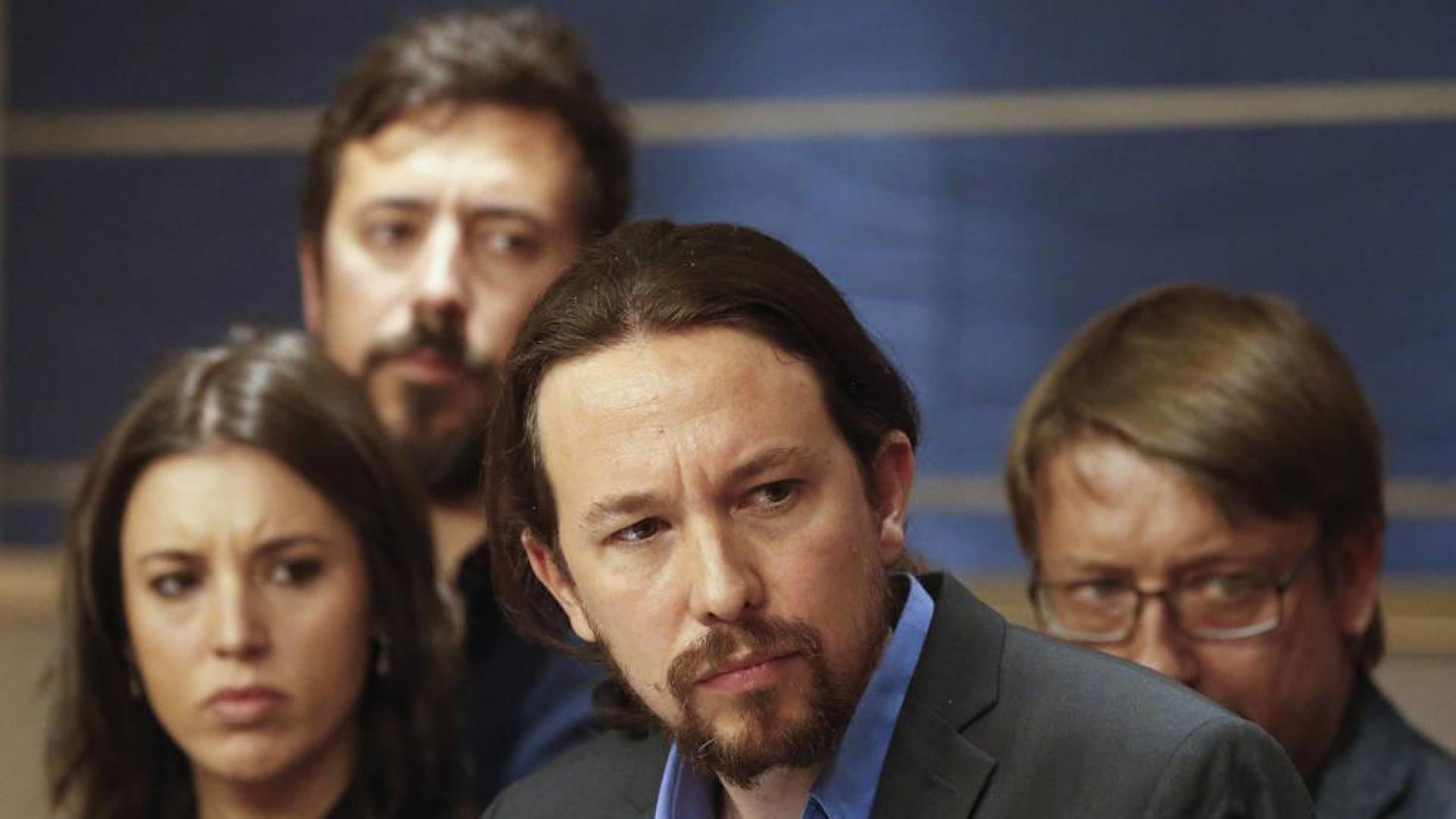 Podemos pide al PSOE por carta que se una a su moción de censura a Rajoy