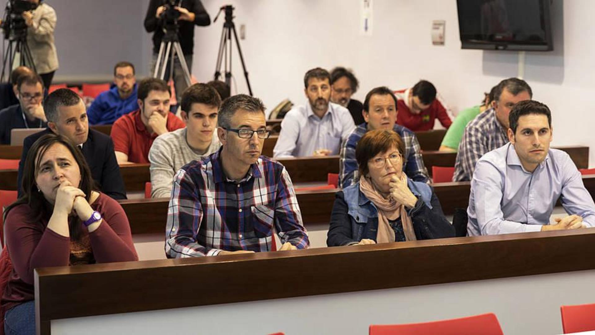 Encuentro social inédito con directivos de Osasuna