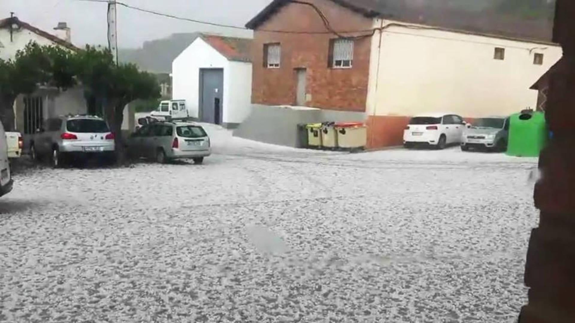 Una tormenta de granizo sorprende a los habitantes de Lerín