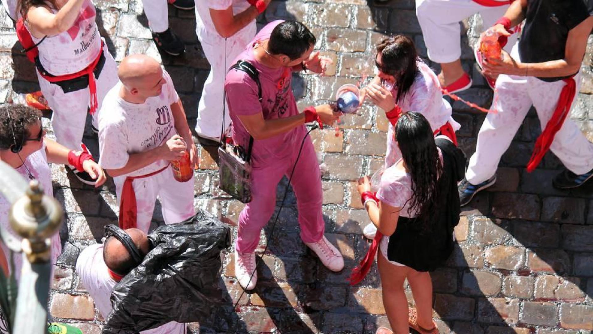 La Plaza Consistorial, abarrotada un año más en el Chupinazo