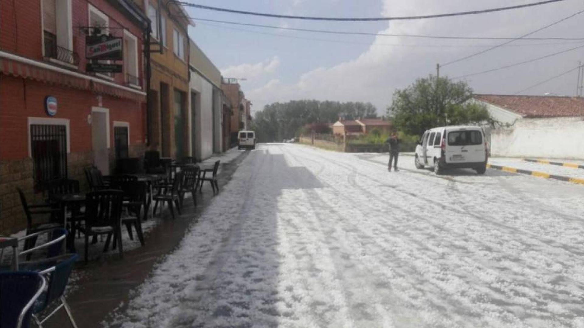 La tormenta de granizo deja un reguero de daños en colza y cereal