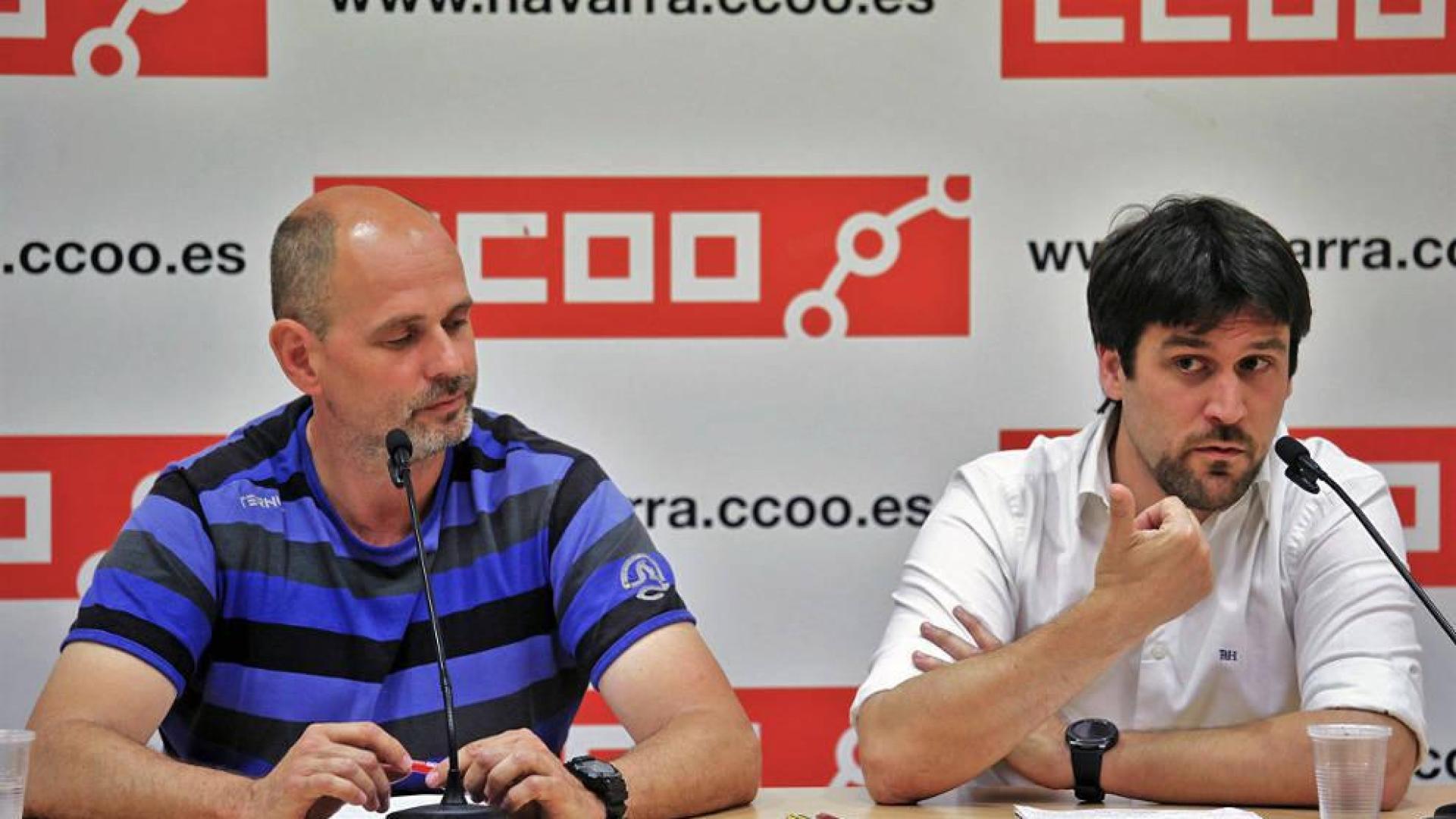 Josi Escribano, secretario de organización, y Aitor Jáuregui, responsable de  servicios jurídicos de CC OO.