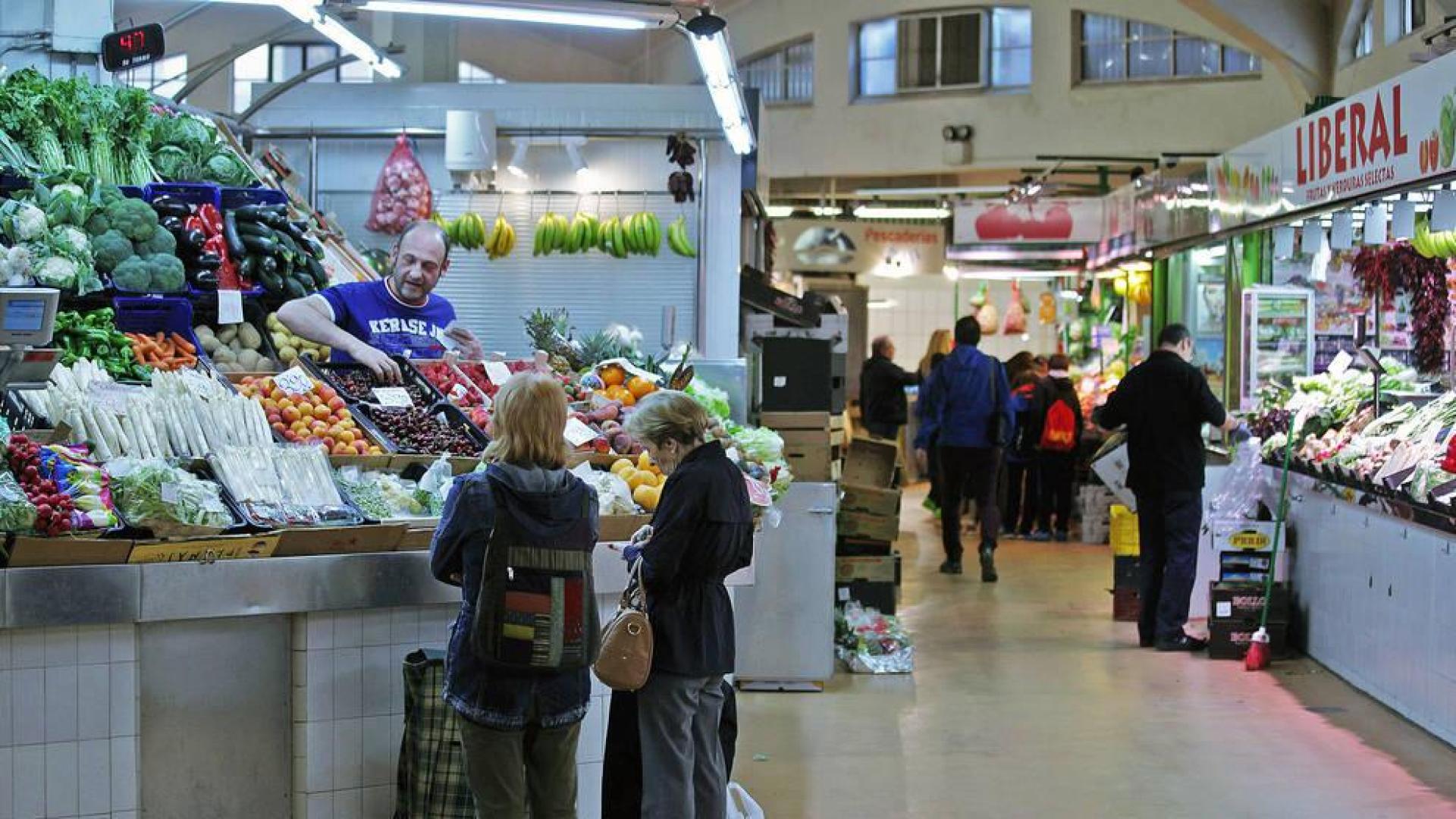 El Ayuntamiento saca a subasta los seis puestos vacíos del mercado del Ensanche