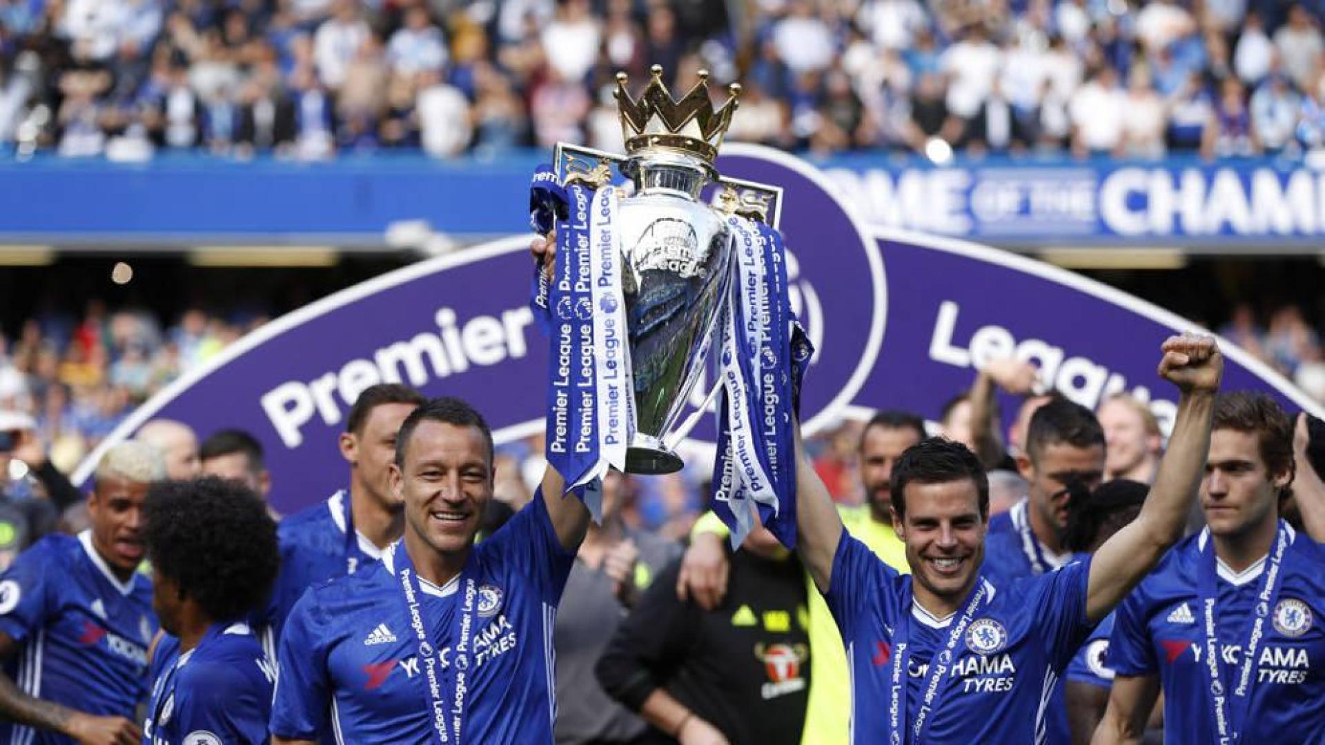 El Chelsea de Azpilicueta recibe el trofeo de campeón de la Premier