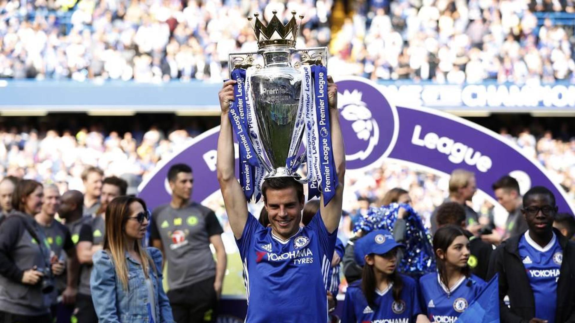 Imágenes de la celebración de los jugadores del Chelsea tras recibir el trofeo de campeón de la liga inglesa
