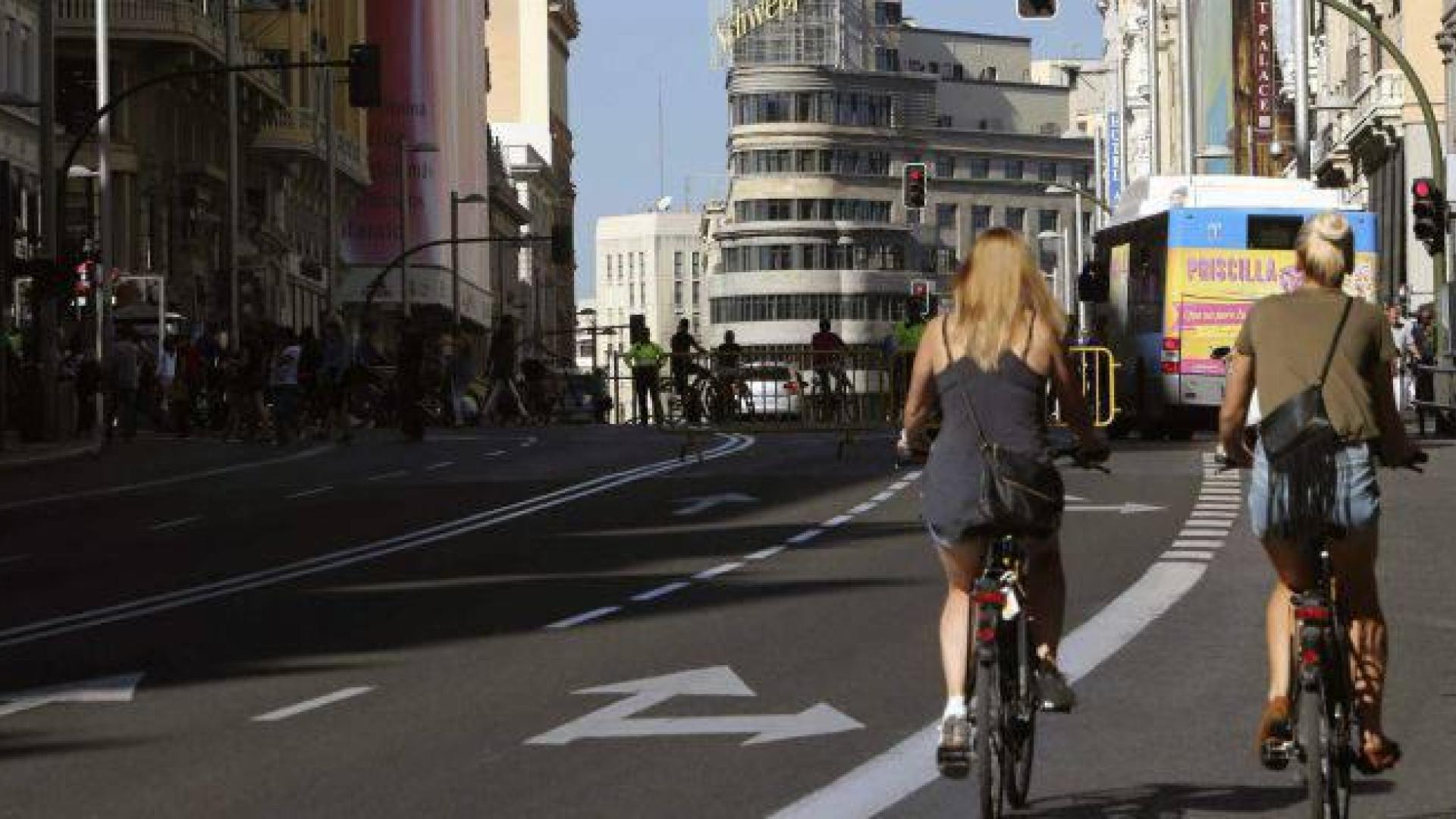 La Gran Vía de Madrid cambia los coches por peatones y ciclistas