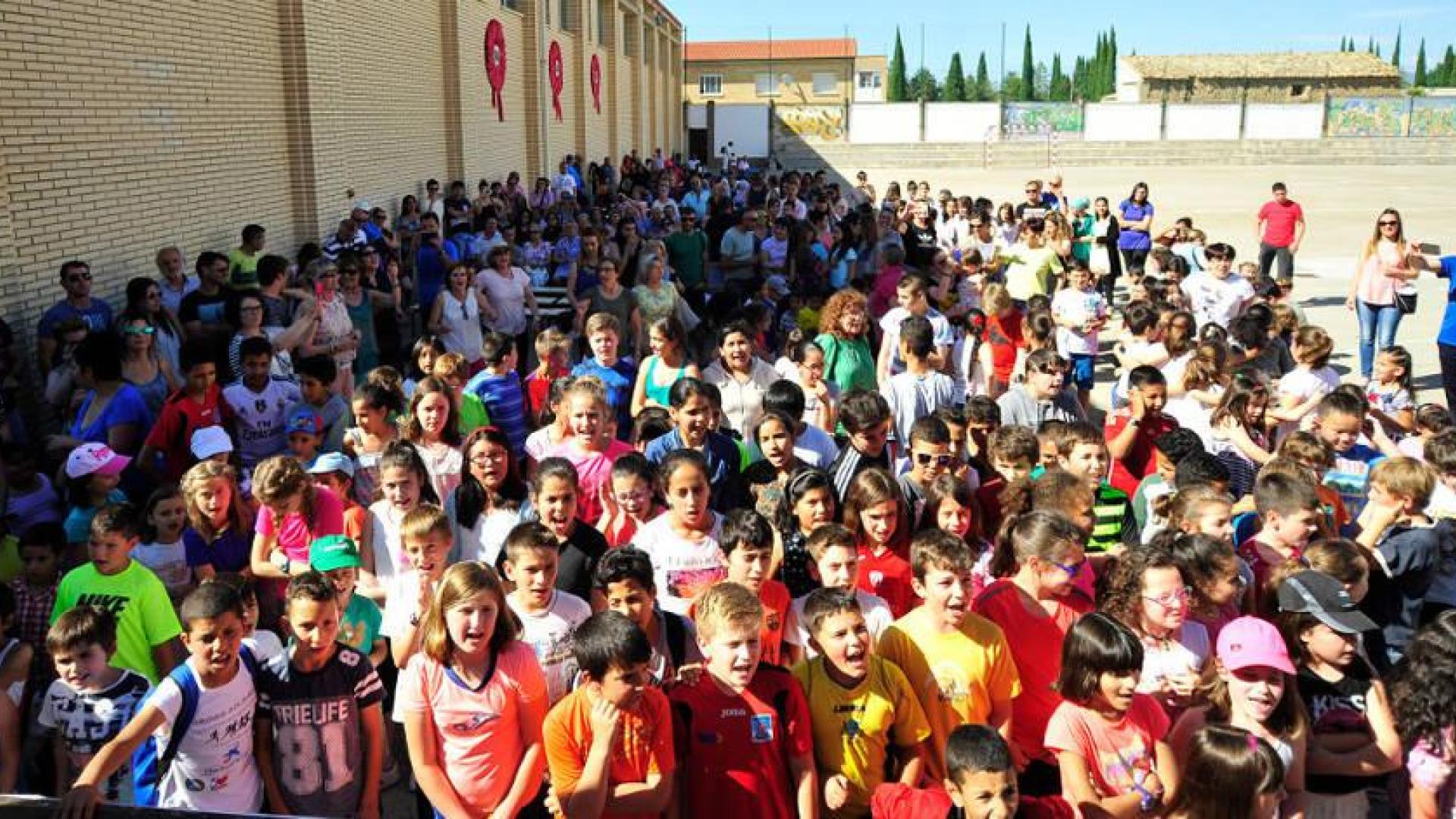 El colegio de Carcastillo celebra cumplir cincuenta años educando