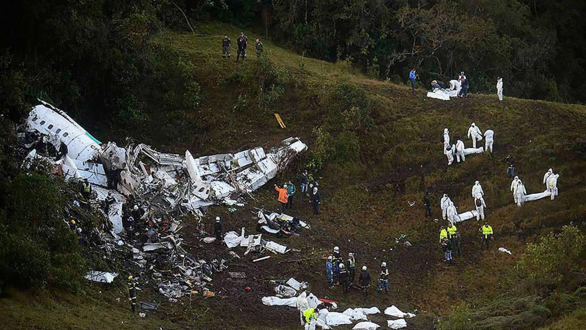 El avión del Chapecoense tenía poco combustible y exceso de peso
