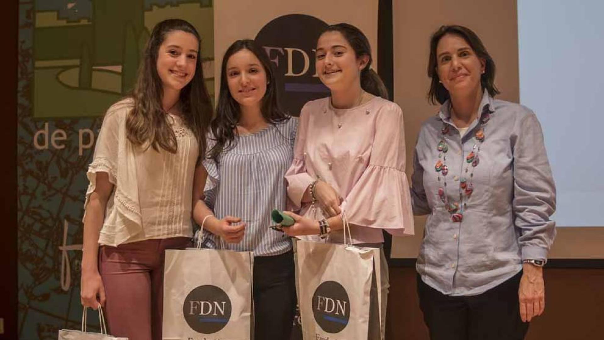 Imágenes de los jóvenes ganadores del IV Concurso periodístico escolar FDN.