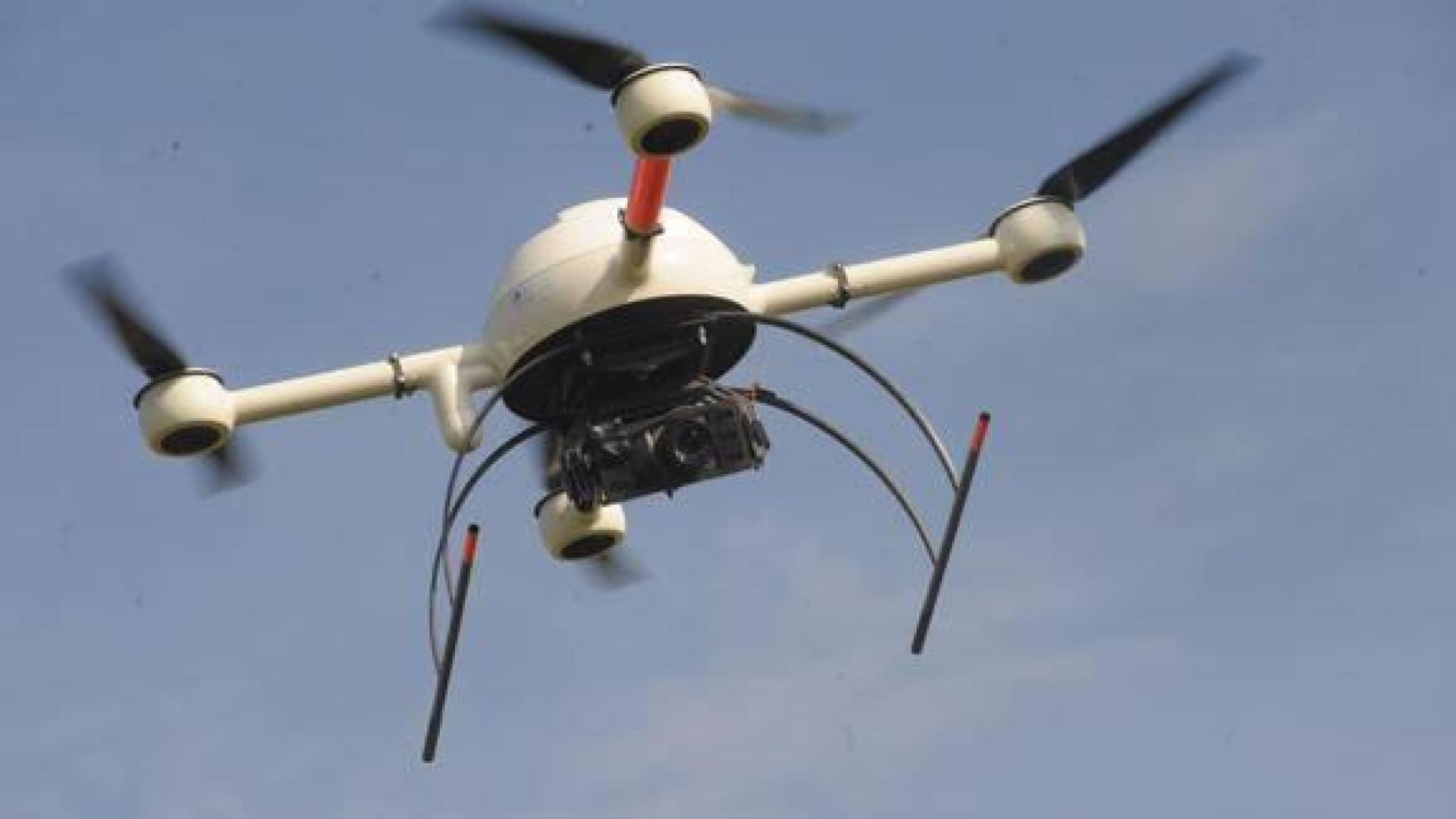 Dron en pleno vuelo.