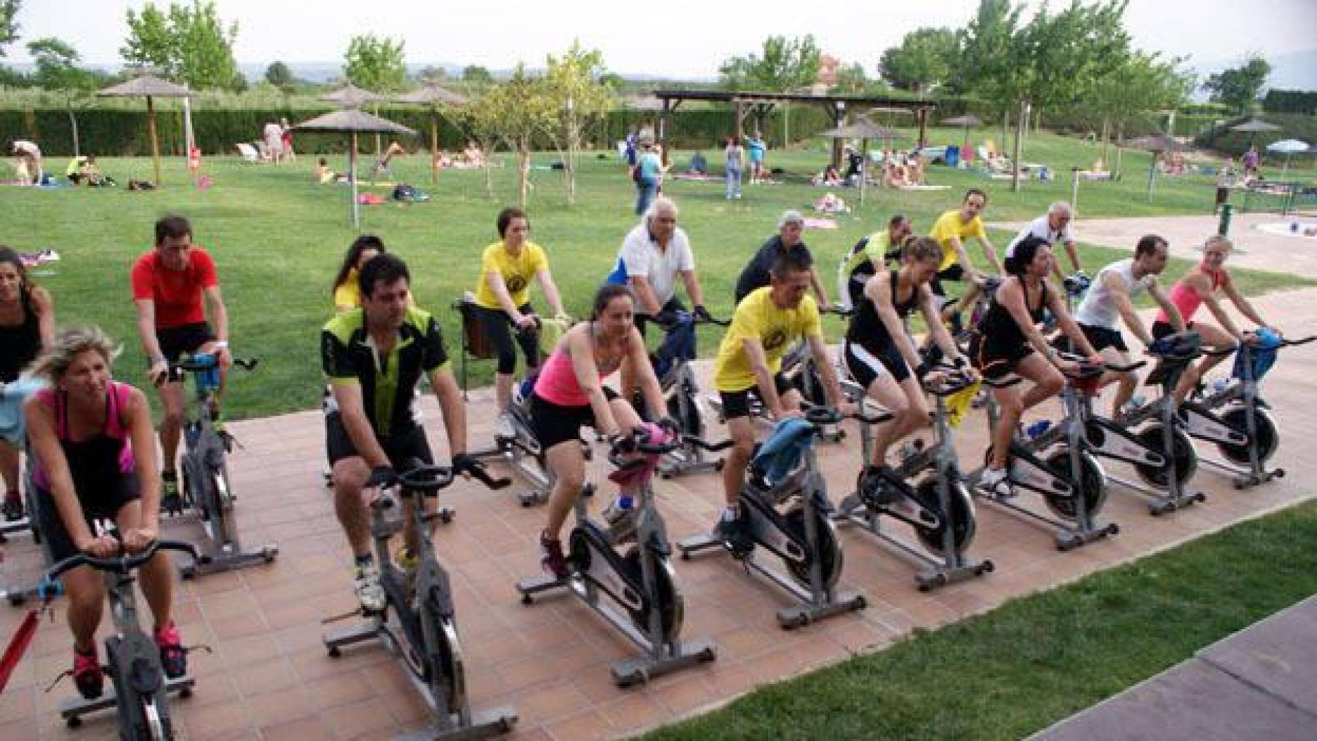 Un instante de la clase de spinning celebrada en el Termolúdico.