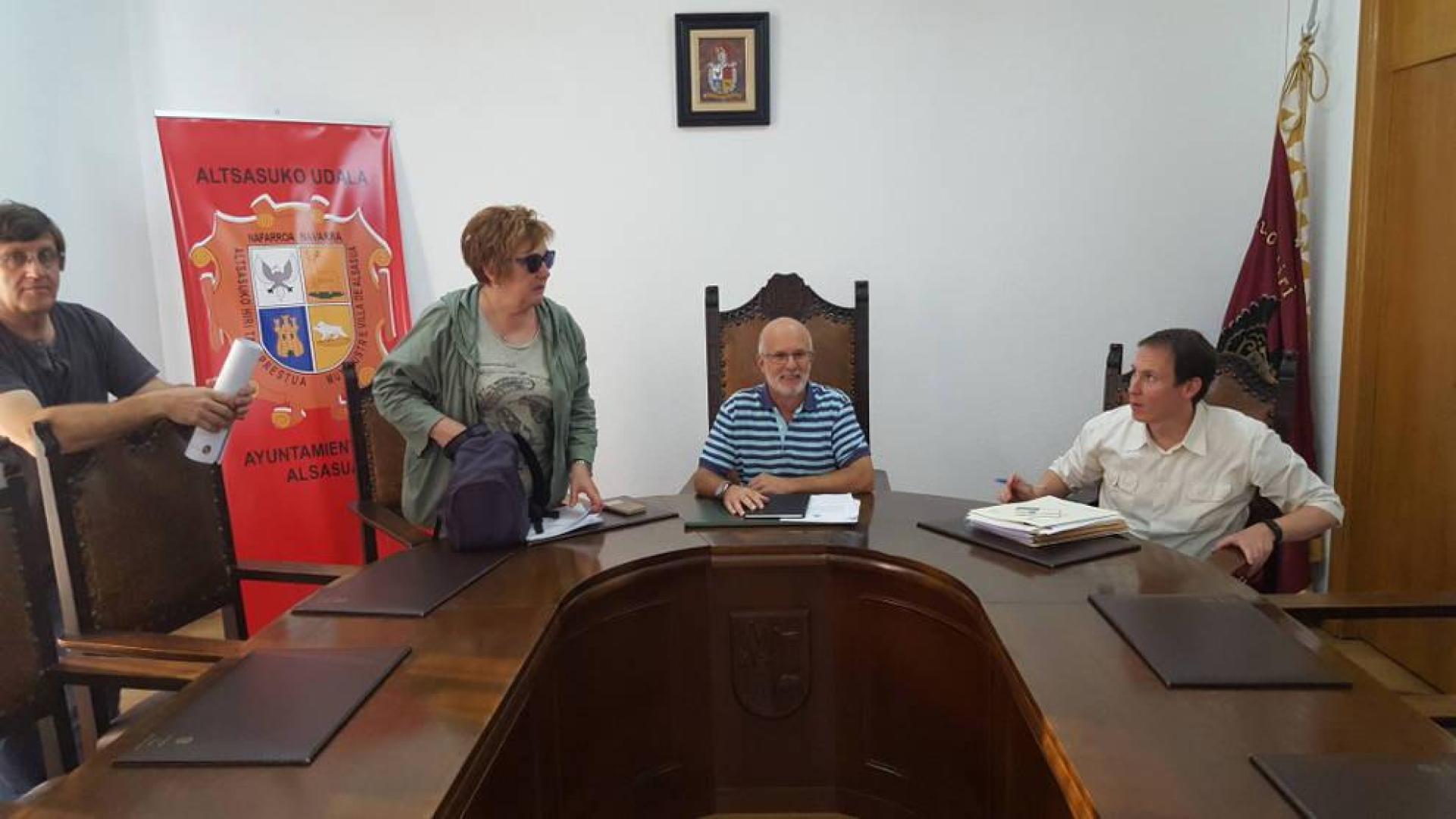 Alsasua acuerda mantener los precios de las piscinas de Dantzaleku