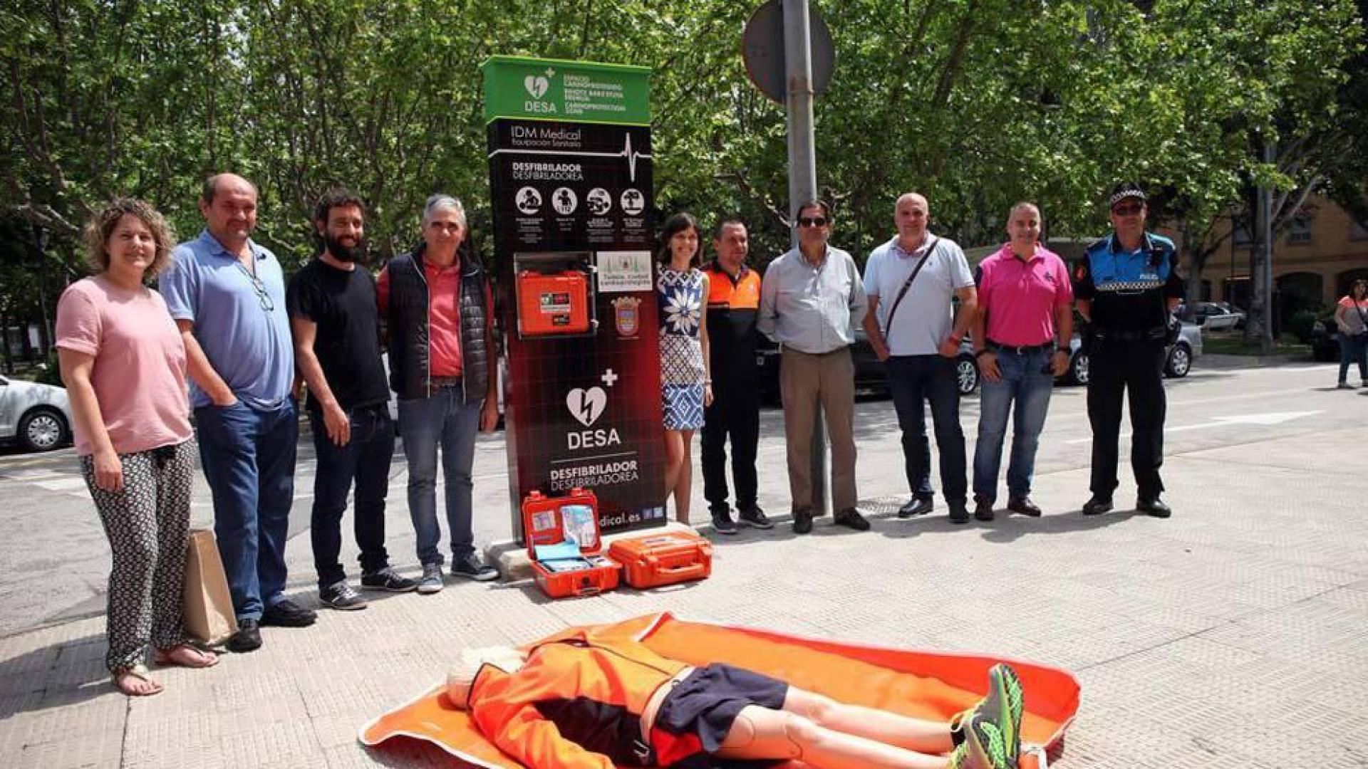 Tudela suma 50 desfibriladores tras poner el primero municipal en la calle