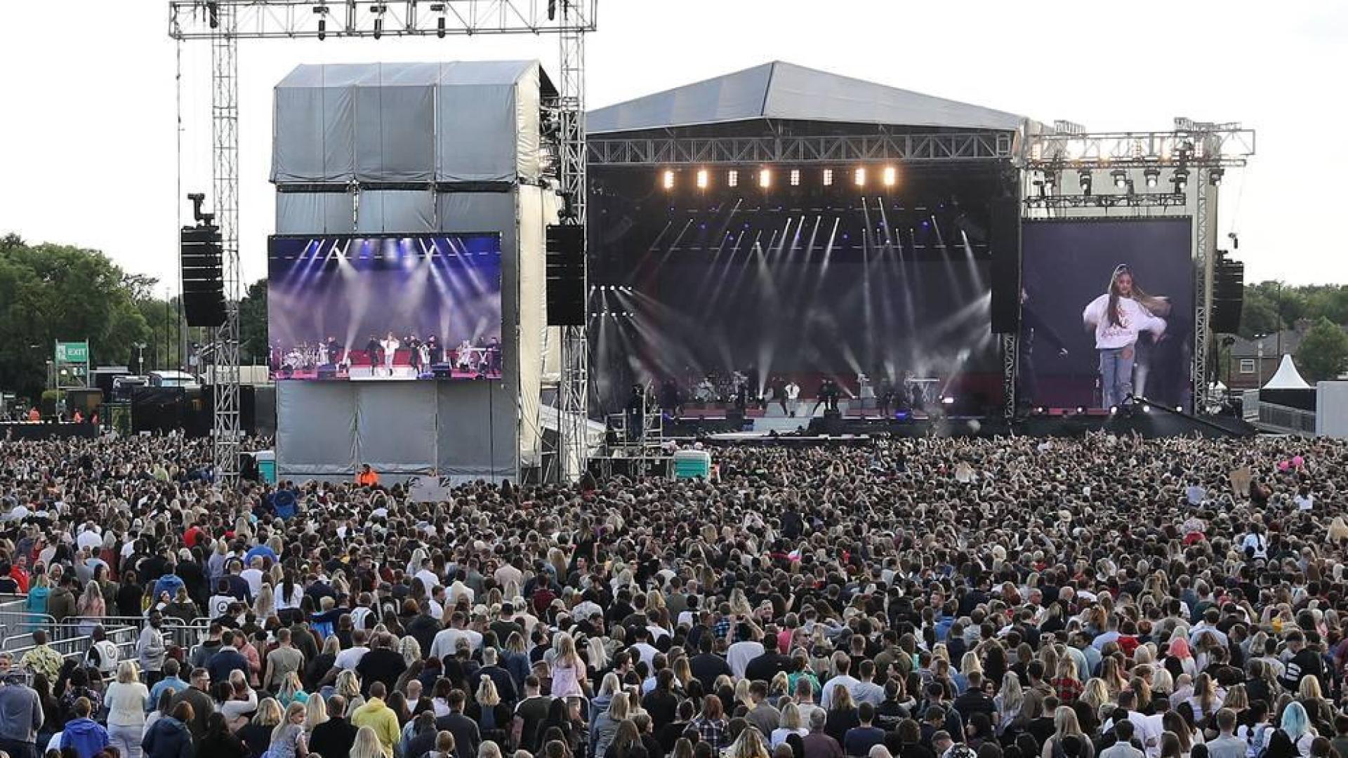 Ariana Grandes canta en Manchester en honor de las víctimas del terrorismo