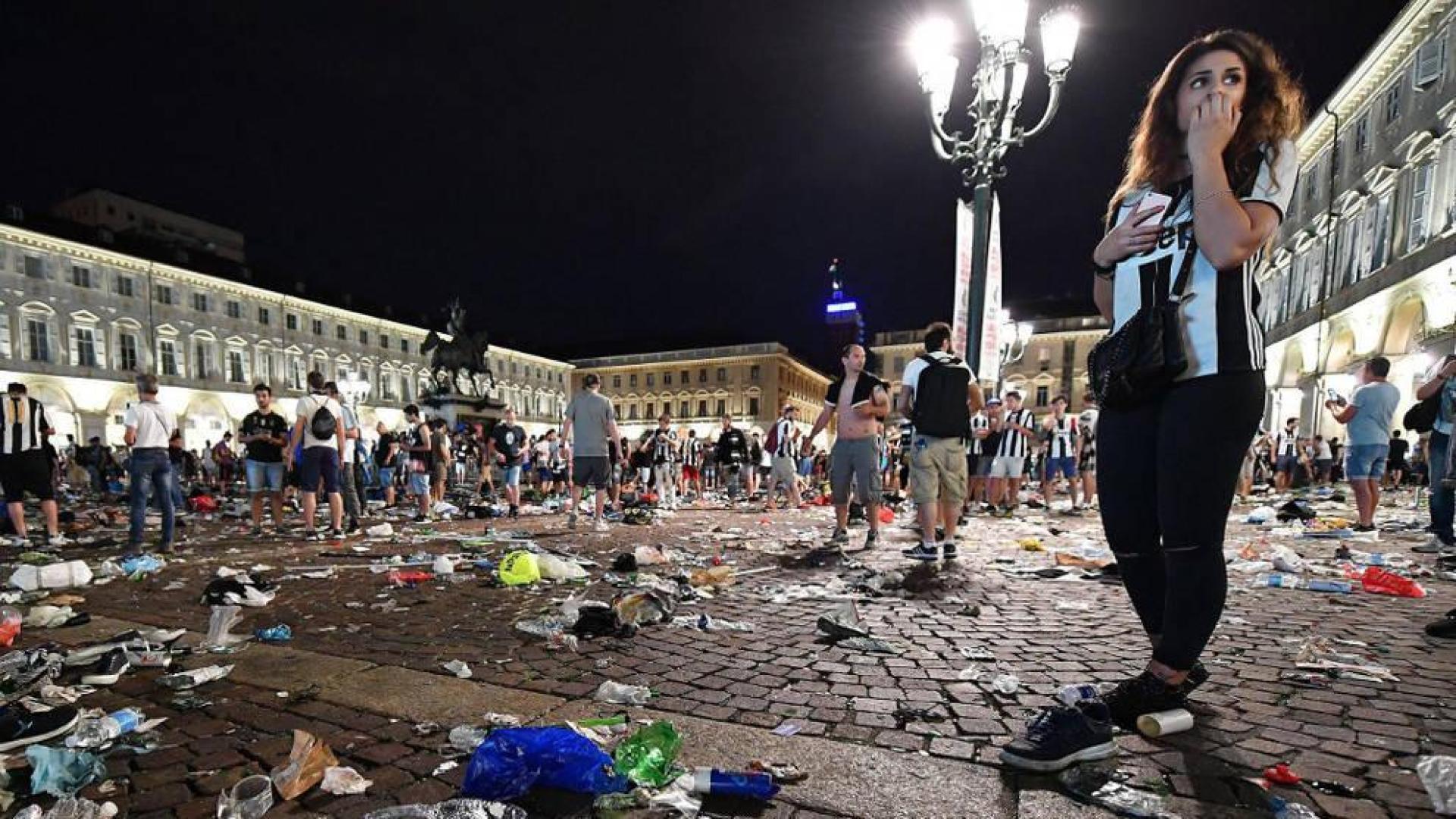 Estado en el que quedó la Plaza San Carlo de Turín después de la estampida.