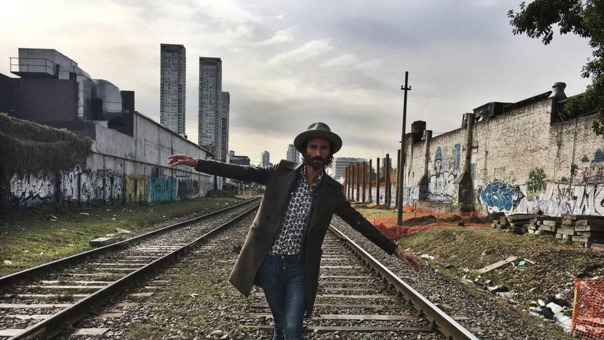 Leiva y sus "miedos infantiles" se citan con la futbolera pasión argentina