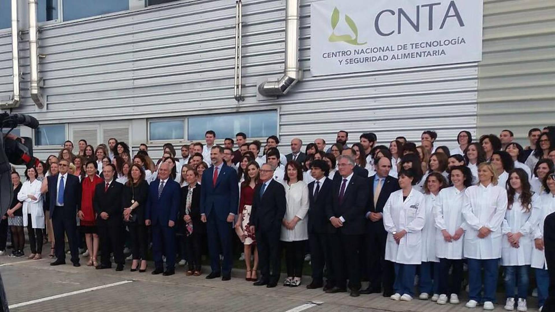 Los Reyes Felipe y Letizia llegan al CNTA de San Adrián