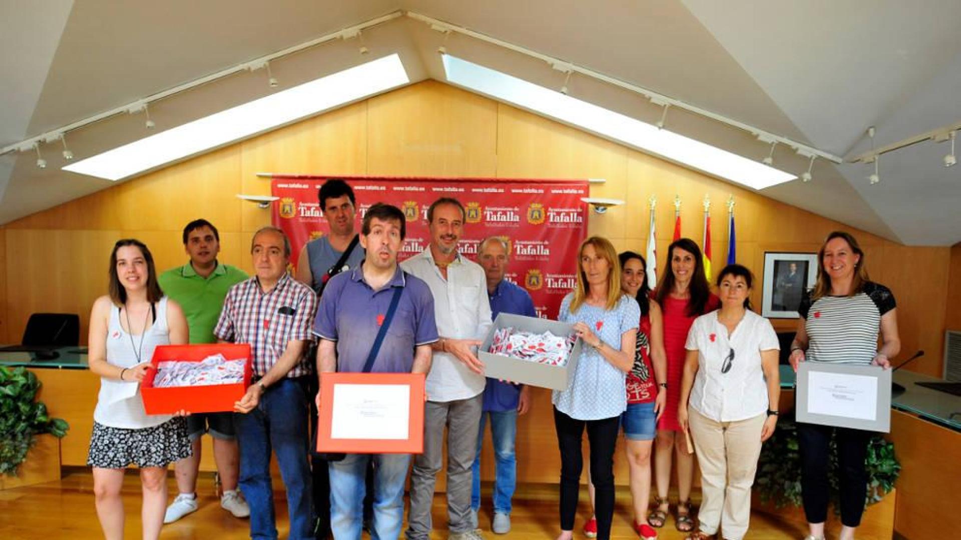 Manos rojas contra la violencia sexista en Tafalla
