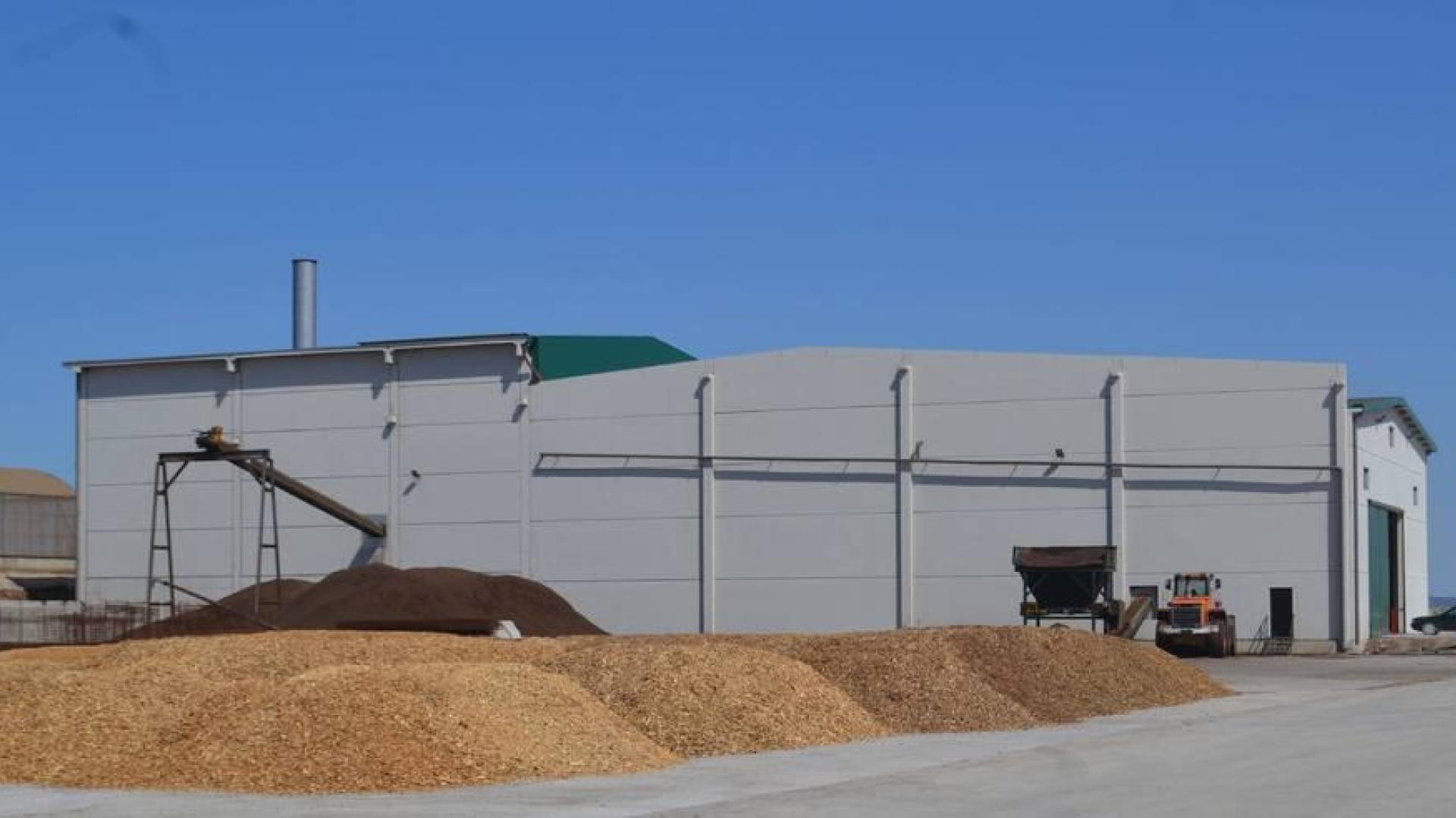 El consistorio insta el cierre de la planta de orujo del trujal Viana