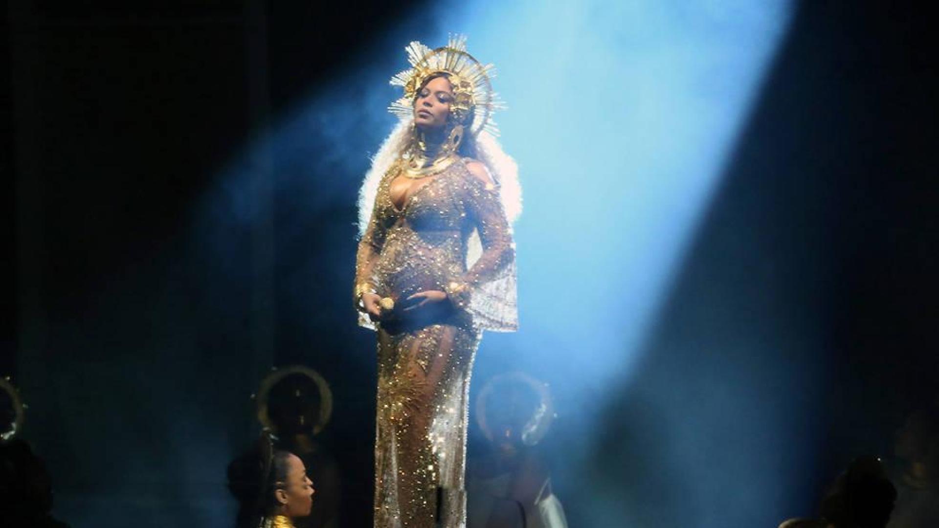 MediosÊBeyoncé dio a luz a sus gemelos =