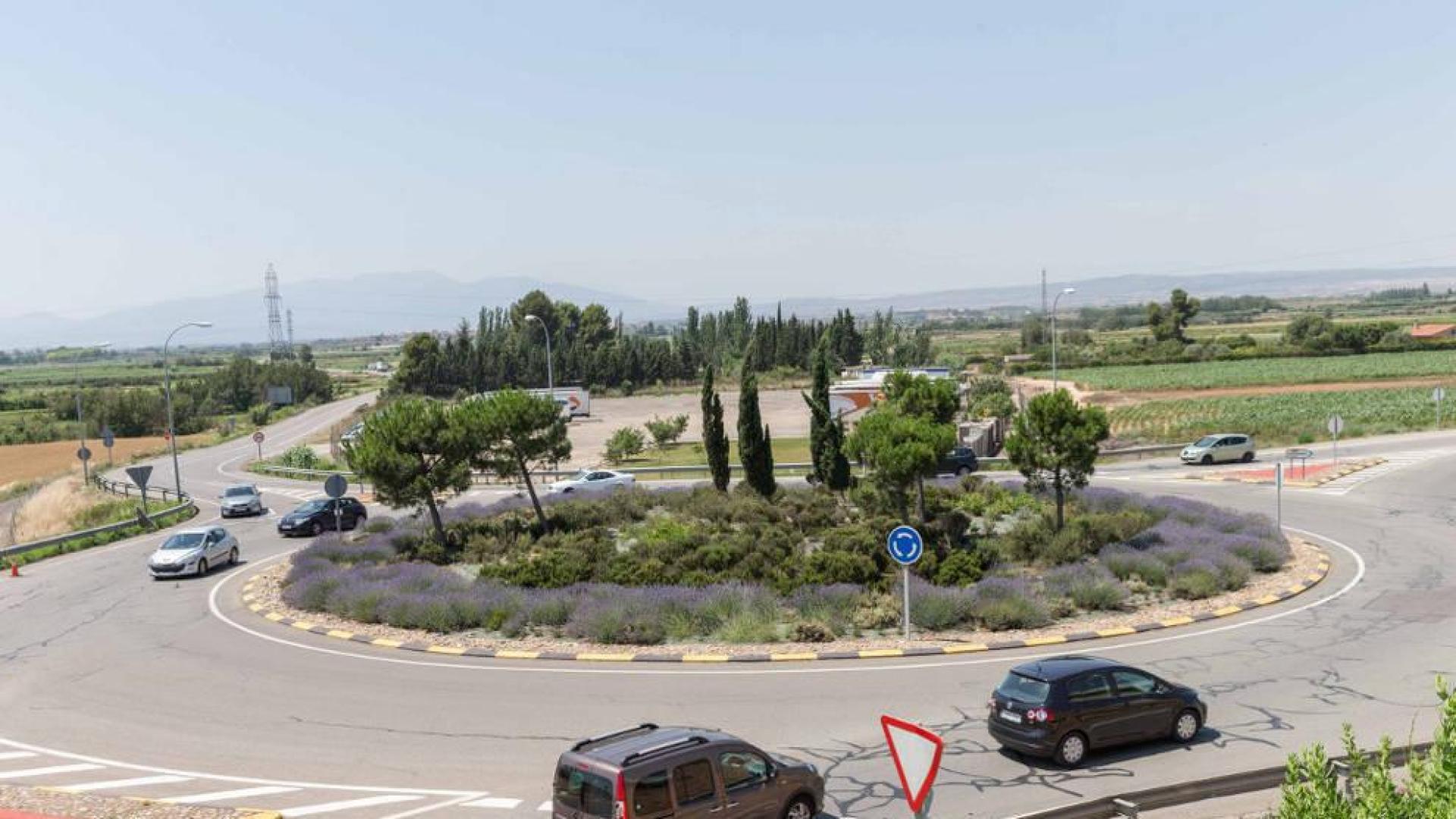 Una mujer da a luz en el interior de un coche en una rotonda de acceso a Tudela