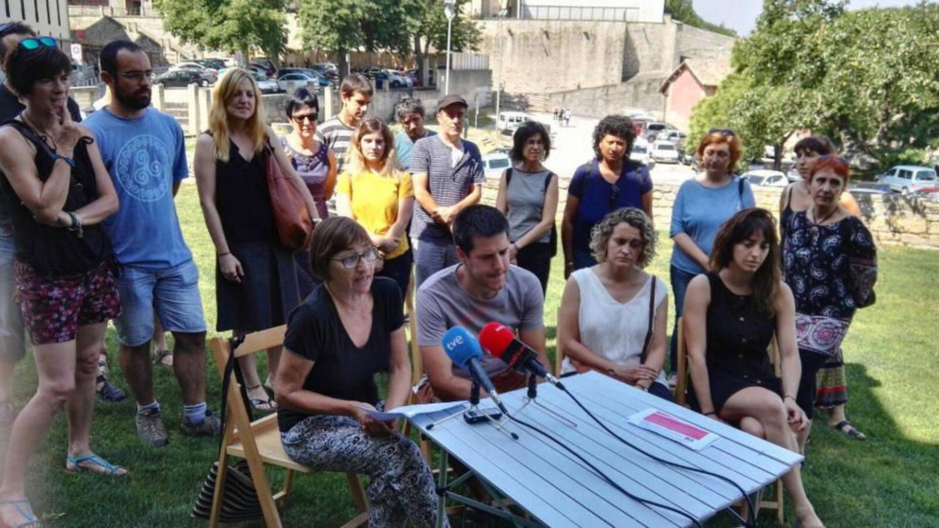 Los	excluidos de listas de Educación exigen tiempo real para acreditarse