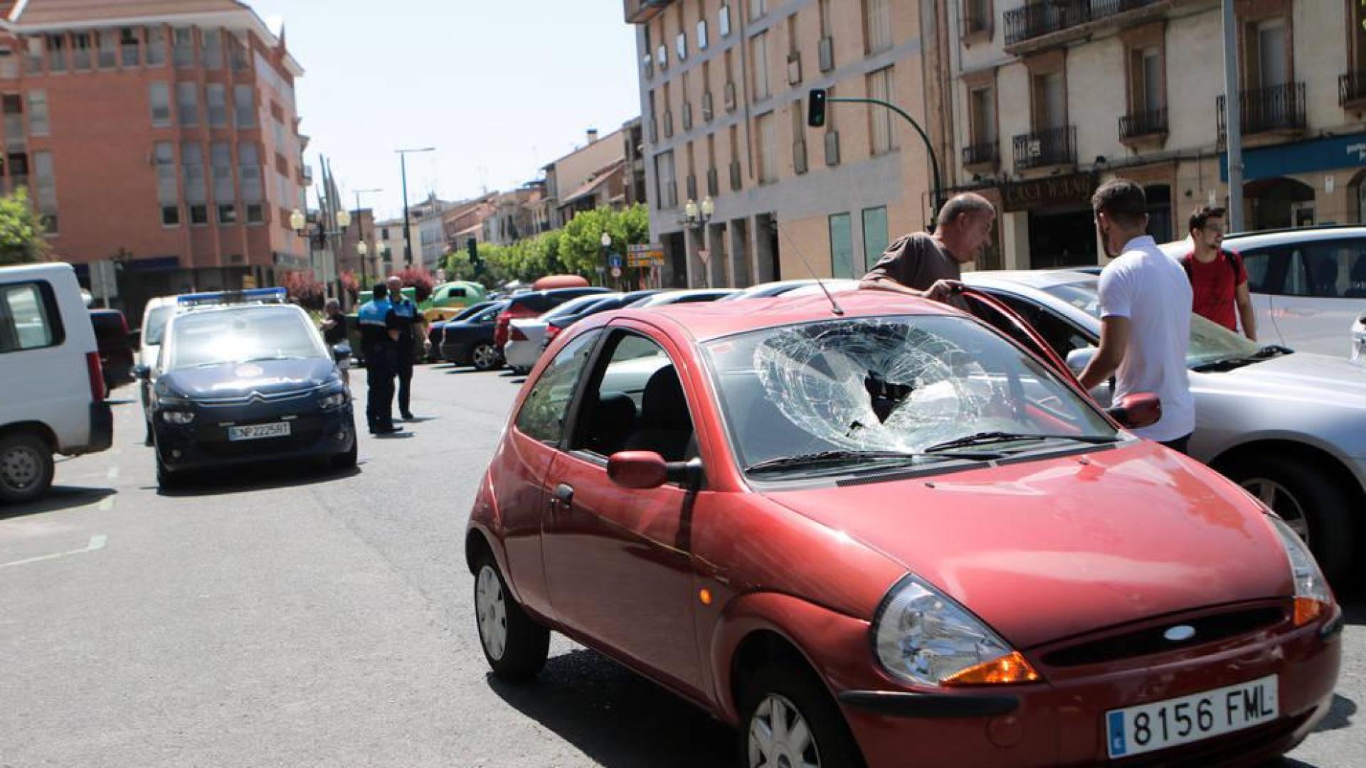 Detenido tras saltar desnudo sobre varios coches en Tudela