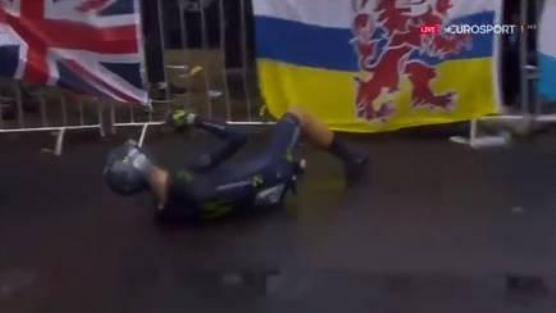 Alejandro Valverde sufre una caída en el prólogo