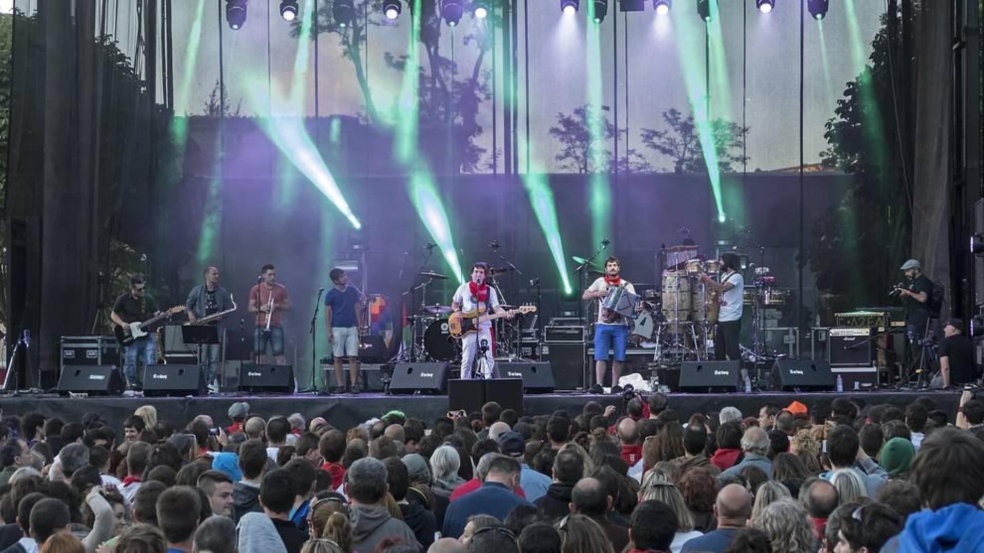 La música de fiestas, sin concierto estrella