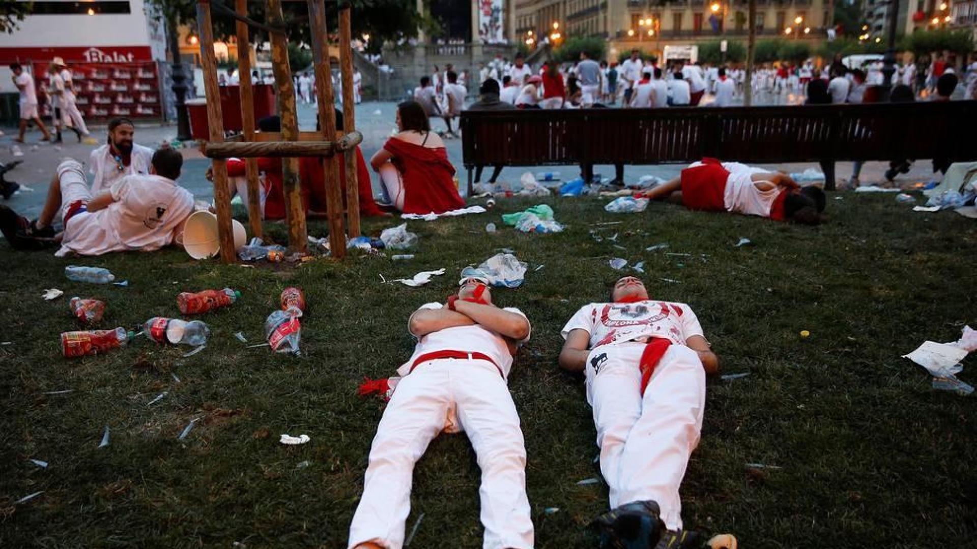 Fotos del ambiente en las calles de Pamplona el tercer día de las fiestas de San Fermín.