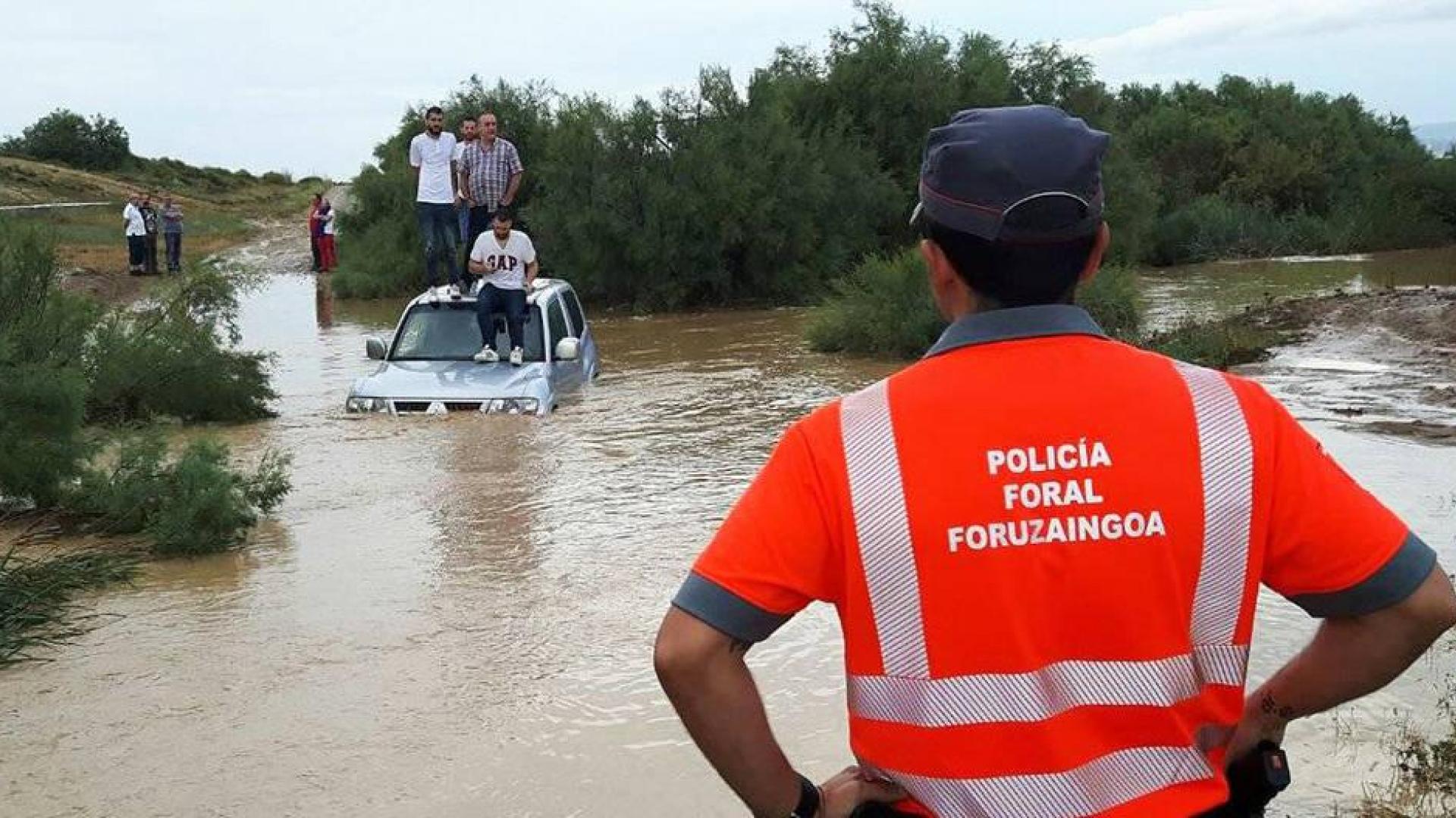 Los bomberos de Navarra atienden varias incidencias por las tormentas de lluvia