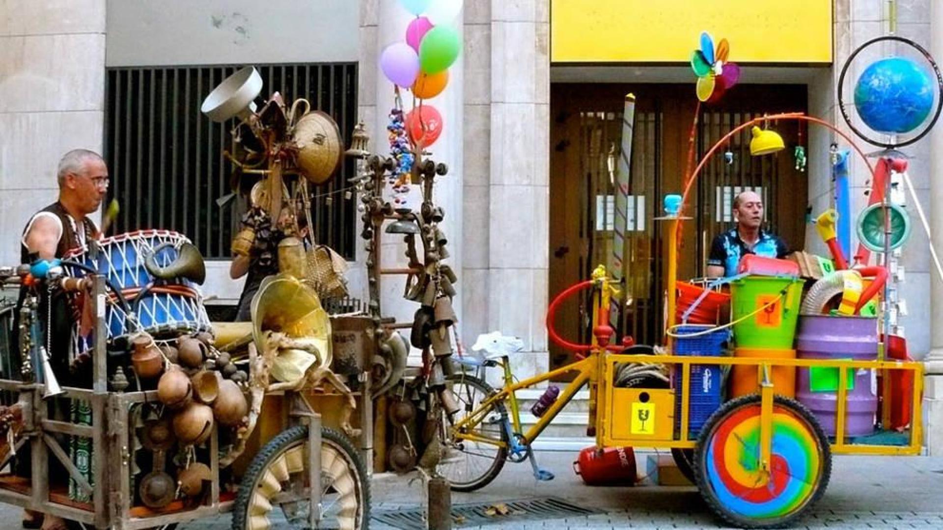 Percusión y objetos reciclados este martes en el teatro de calle de Carlos III