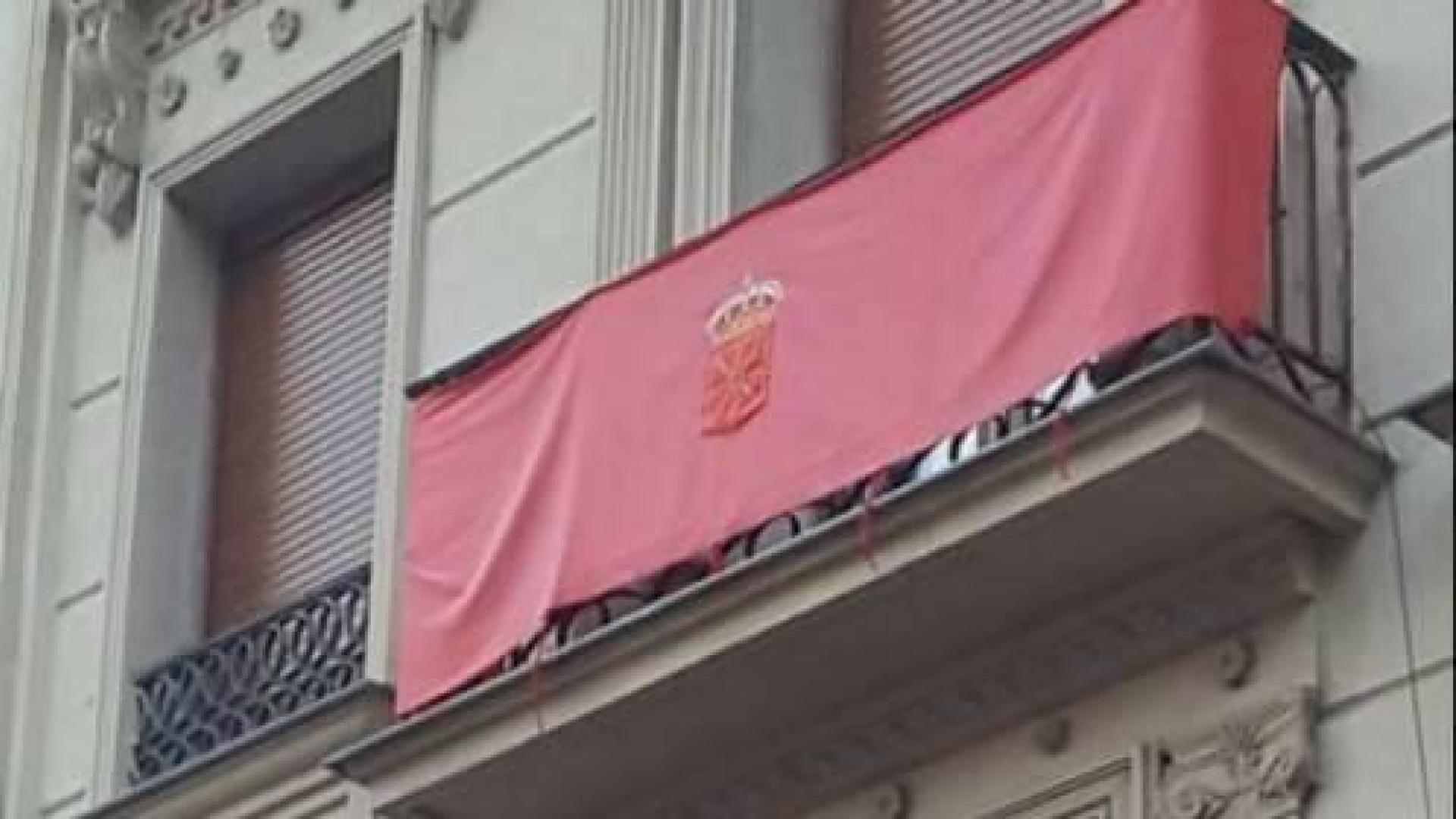 La abuela que ondea la bandera de España en San Fermín se hace viral