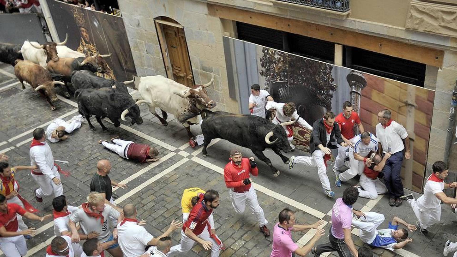 Imágenes exclusivas de los fotógrafos de Diario de Navarra del cuarto encierro de San Fermín 2017.