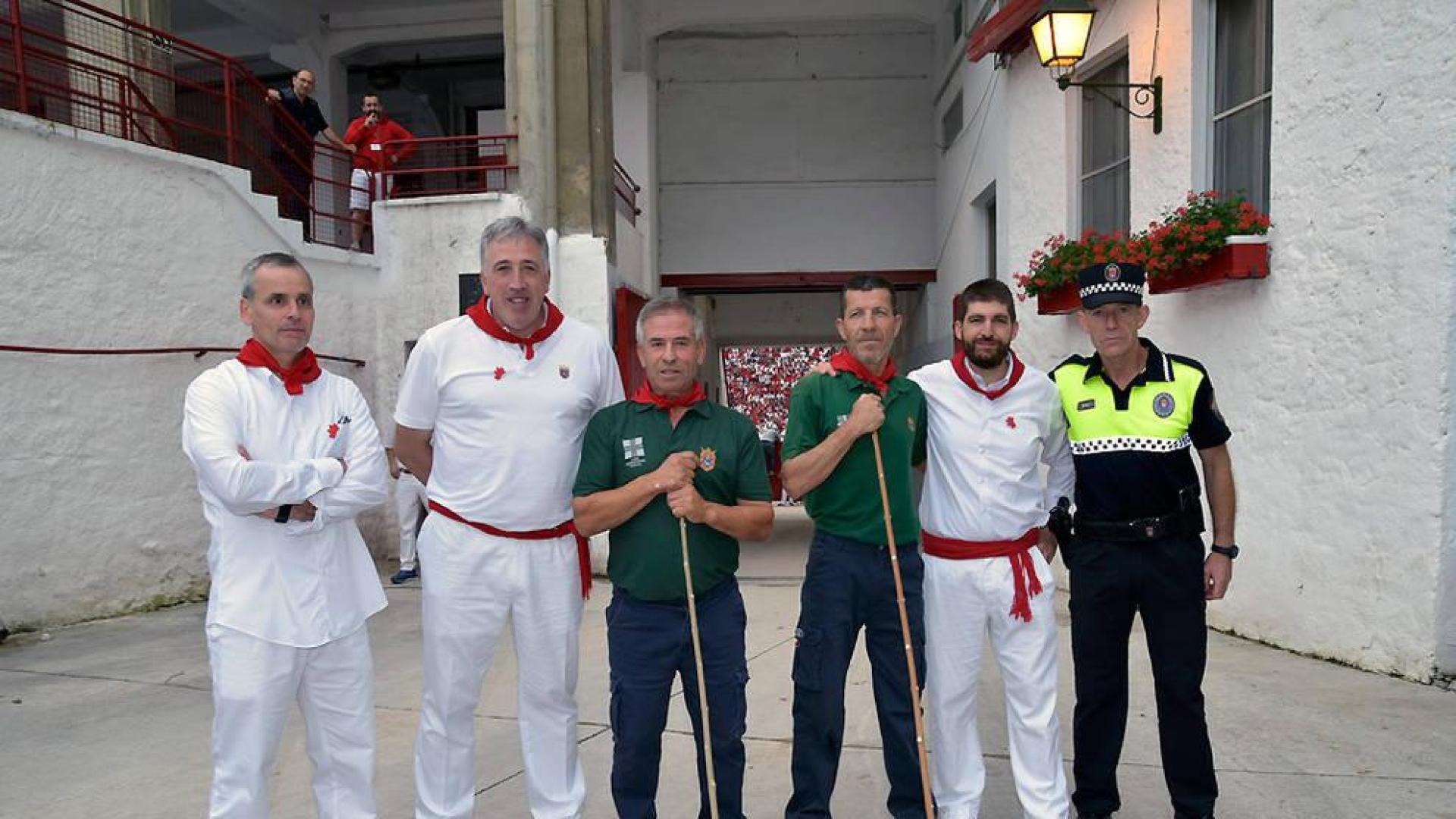 El Ayuntamiento reconoce la labor de los pastores José Miguel Araiz 'Rastrojo' y Vicente Martínez 'Chichipán' en su último encierro