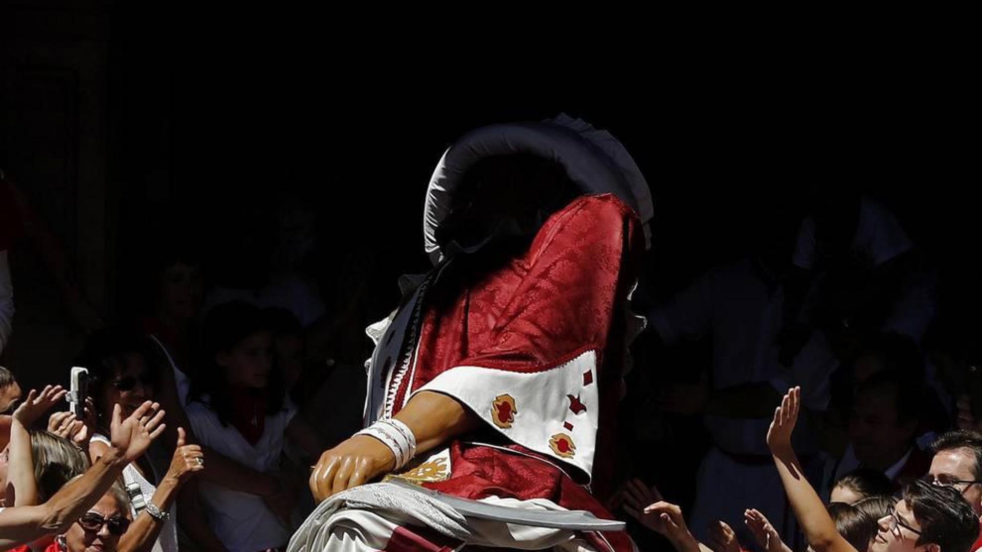 Fotos de la emocionante despedida de la Comparsa de Gigantes y Cabezudos de las fiestas de San Fermín de 2017.