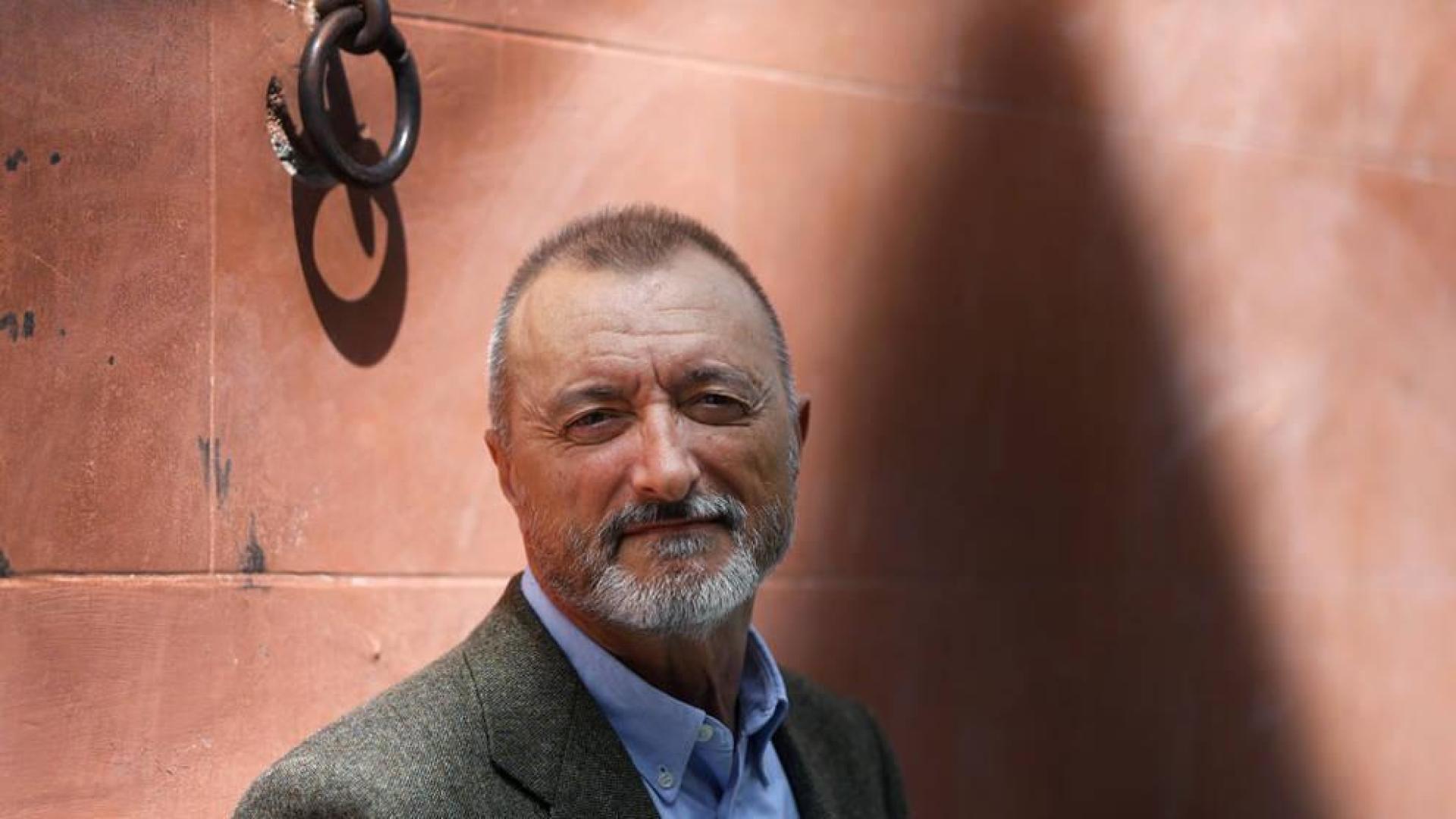 "No tengo ideología, tengo biblioteca", dice Arturo Pérez-Reverte