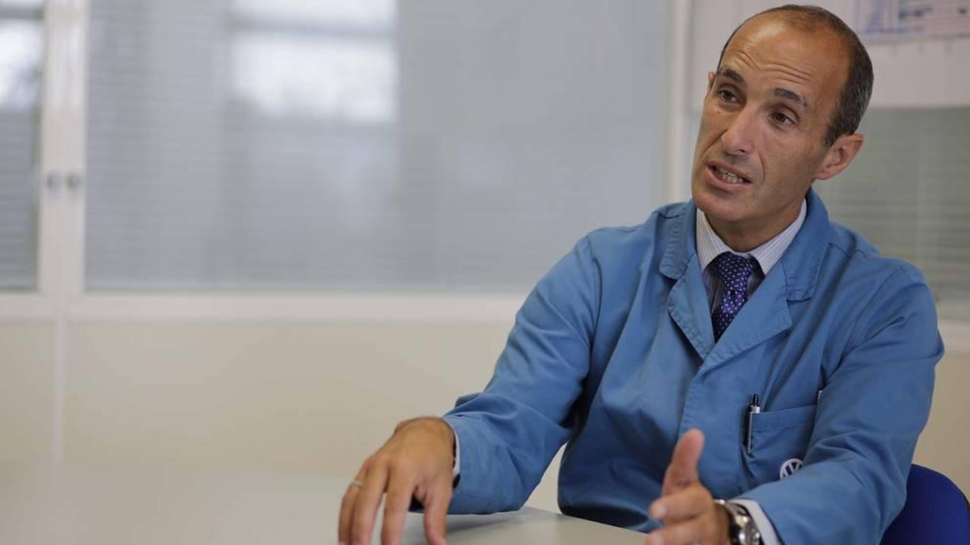 Miguel Ángel Grijalba en su despacho de las instalaciones de Volkswagen Navarra en Landaben.