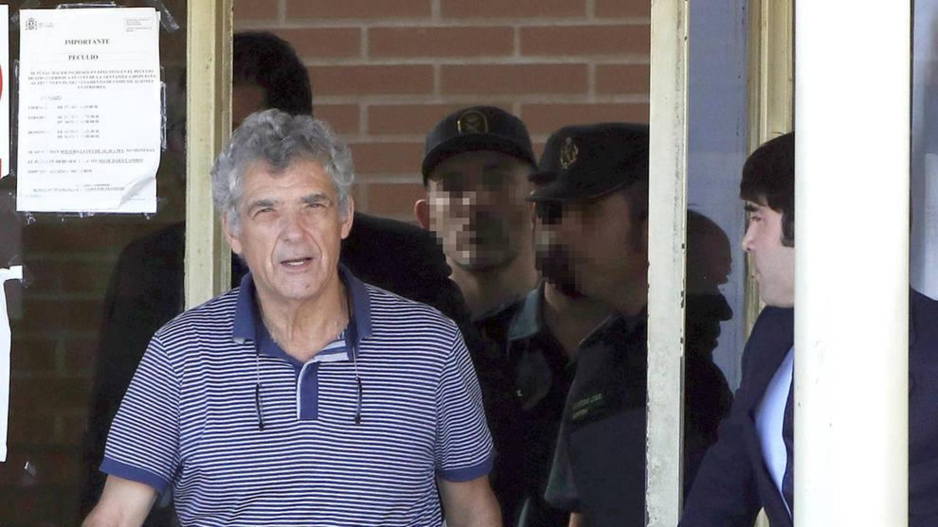 Villar y su hijo salen de la cárcel de Soto del Real