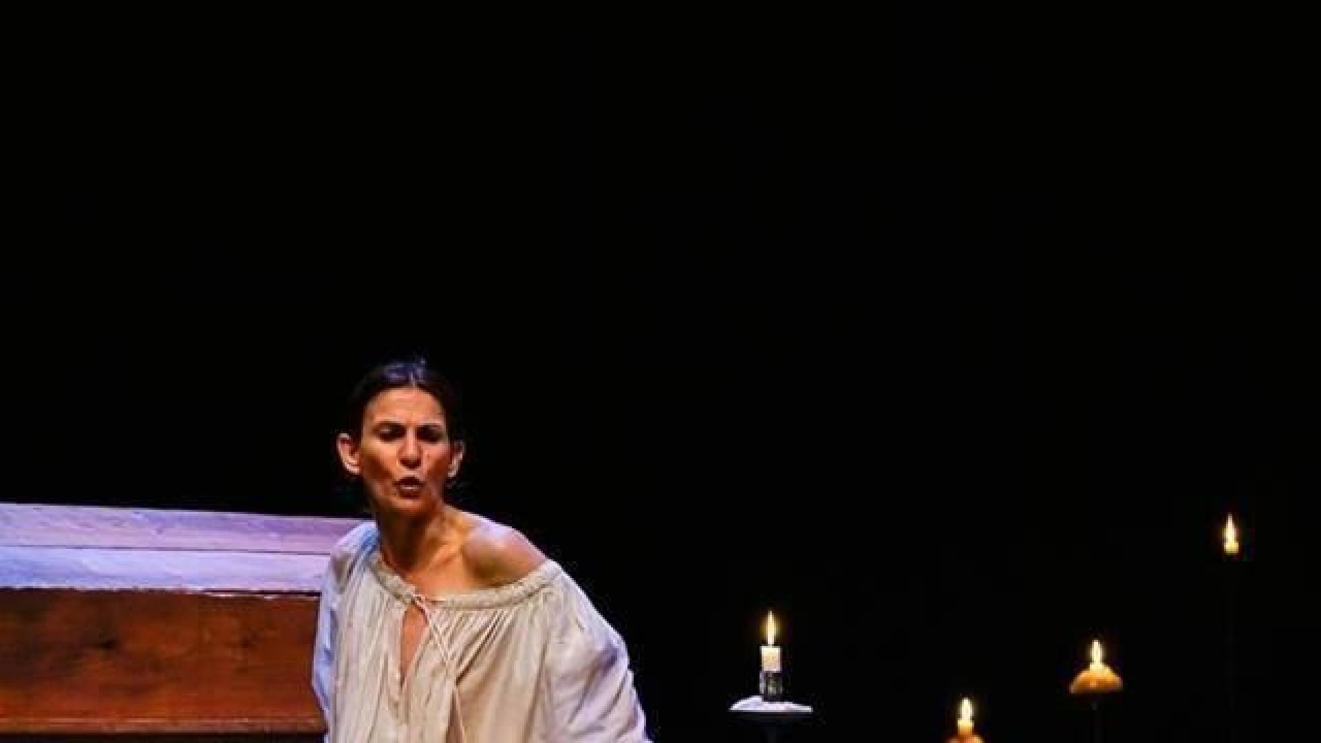 “No interpreto a la reina, sino a la esposa, madre e hija”