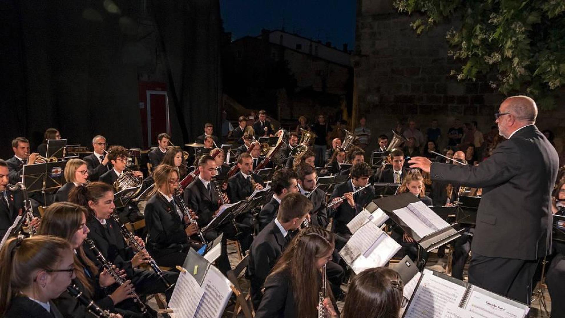 La banda de música de Estella ya está en concierto