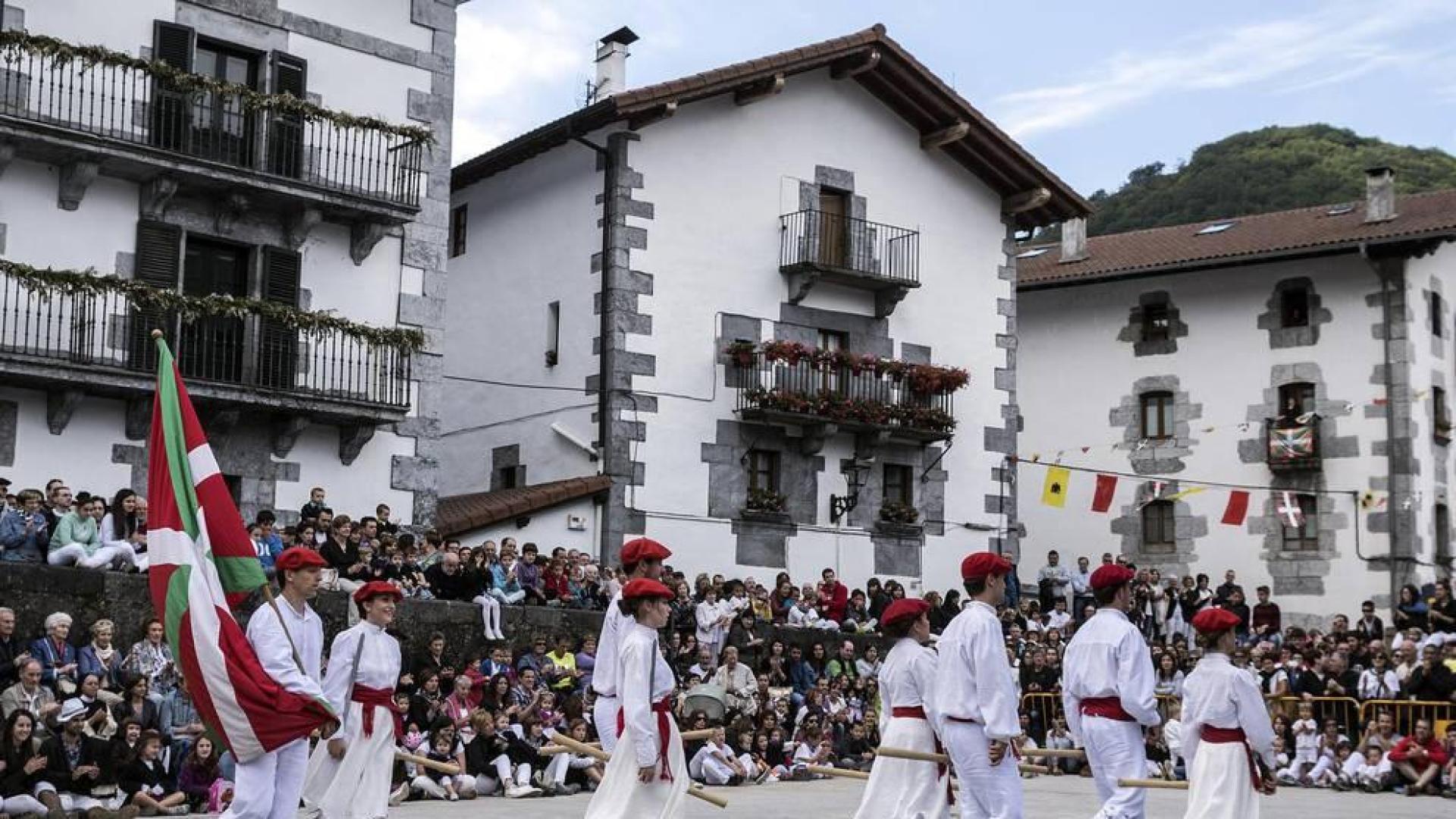 Imágenes del baile tradicional.