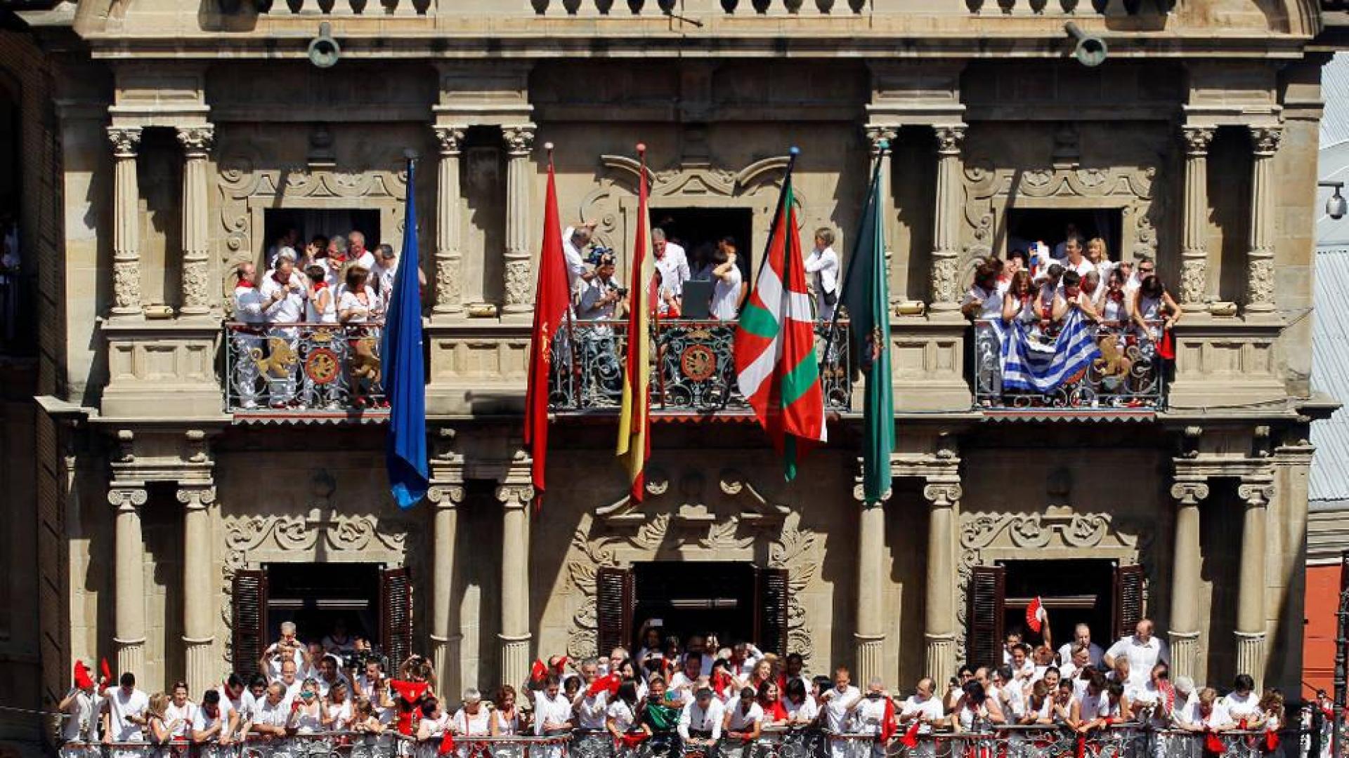 25 ayuntamientos navarros han pagado ya 180.000 euros en pleitos por las banderas