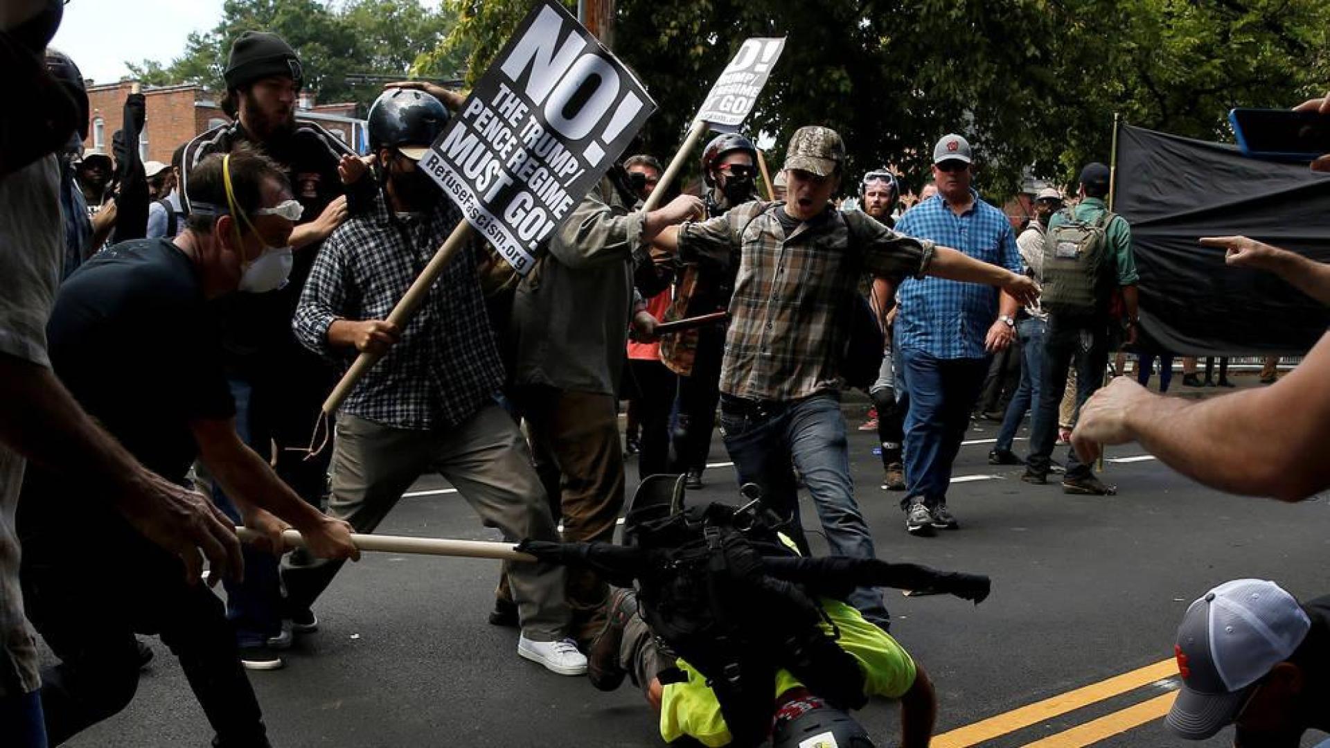 Tres muertos y 20 heridos tras una violenta marcha supremacista en Virginia