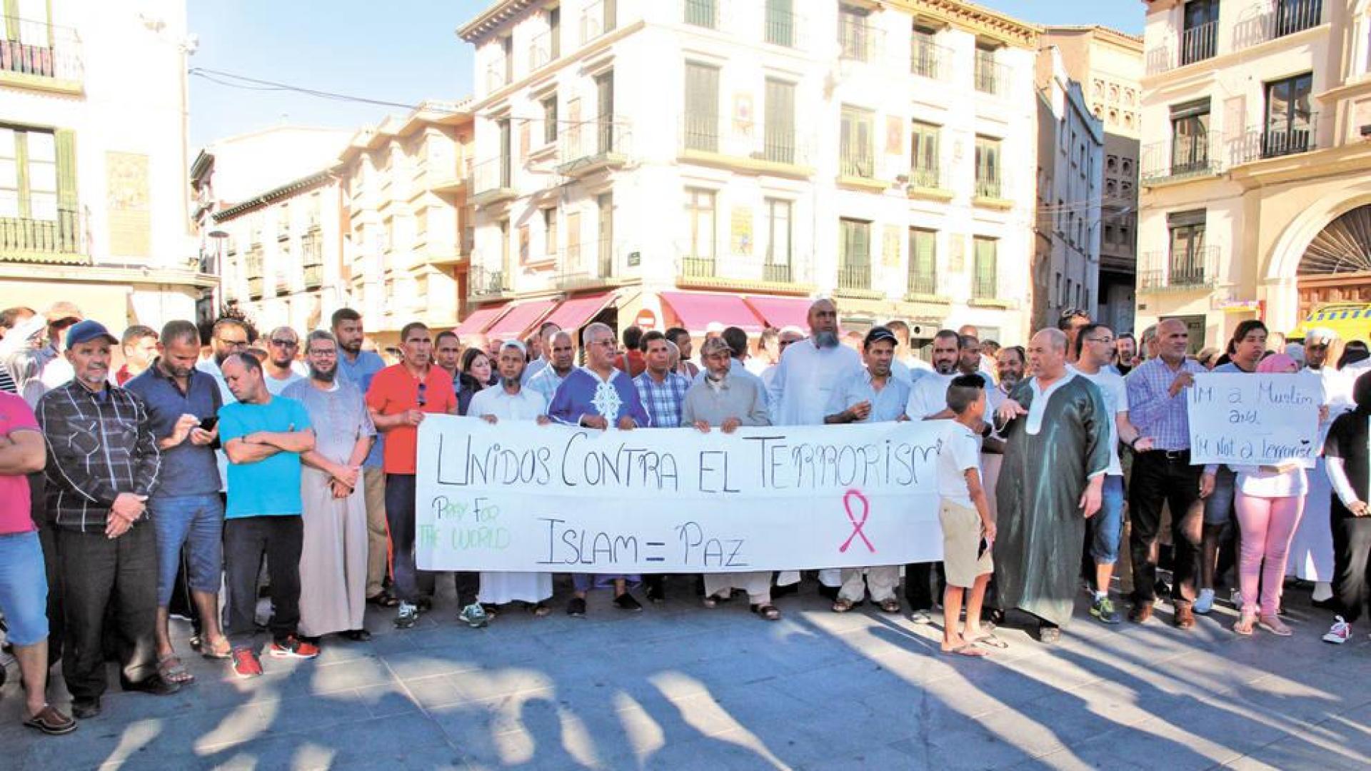 Las Comunidades Islámicas de Navarra se concentran en Tudela por la paz