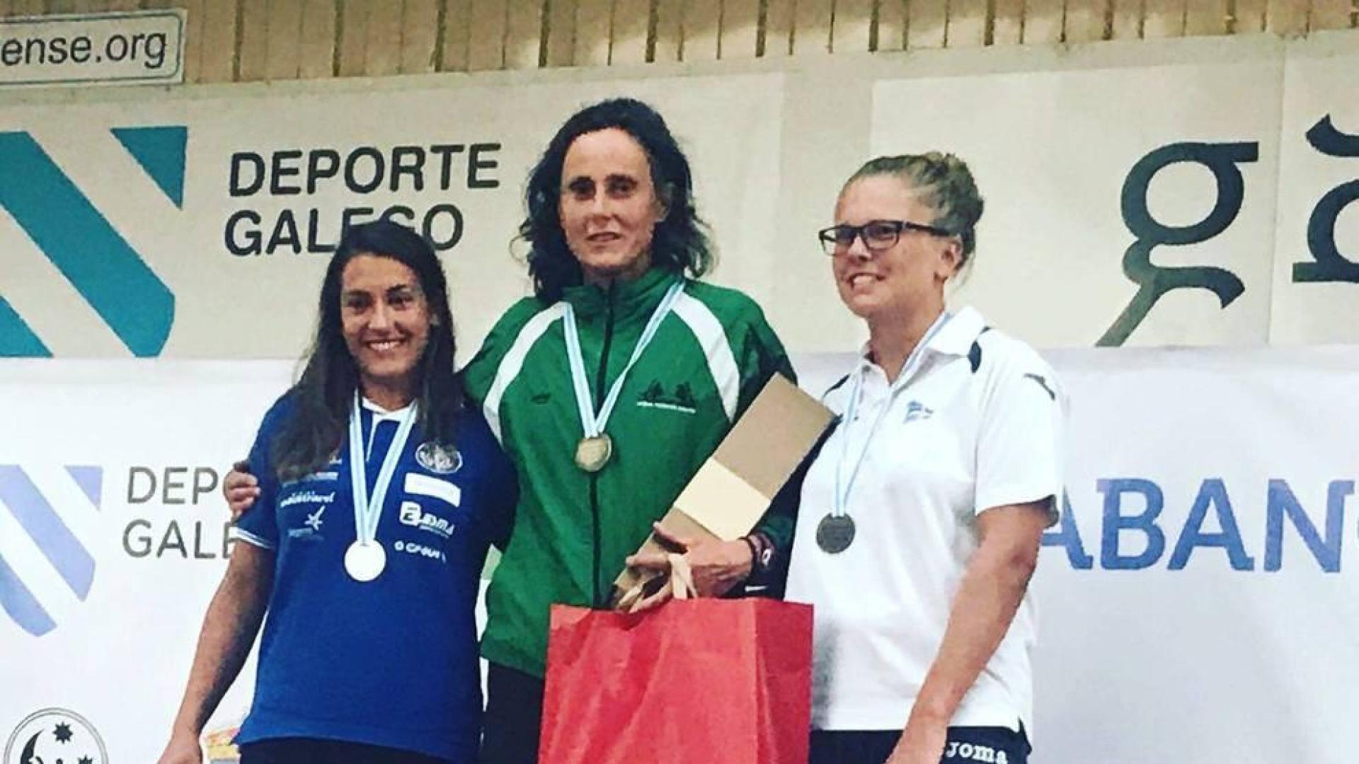 Amaia Osaba, en el podio como ganadora del K1 femenino.