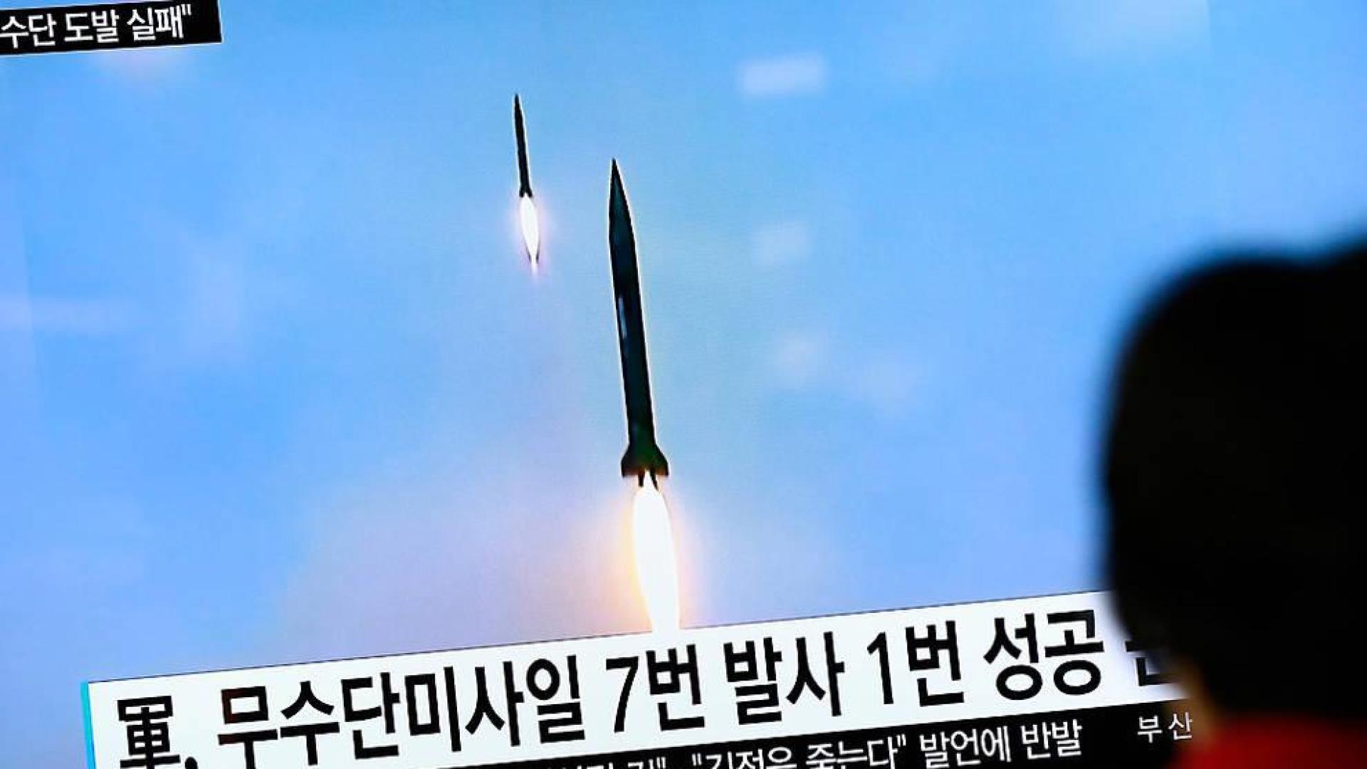 Corea del Norte lanza tres misiles balísticos al mar de Japón